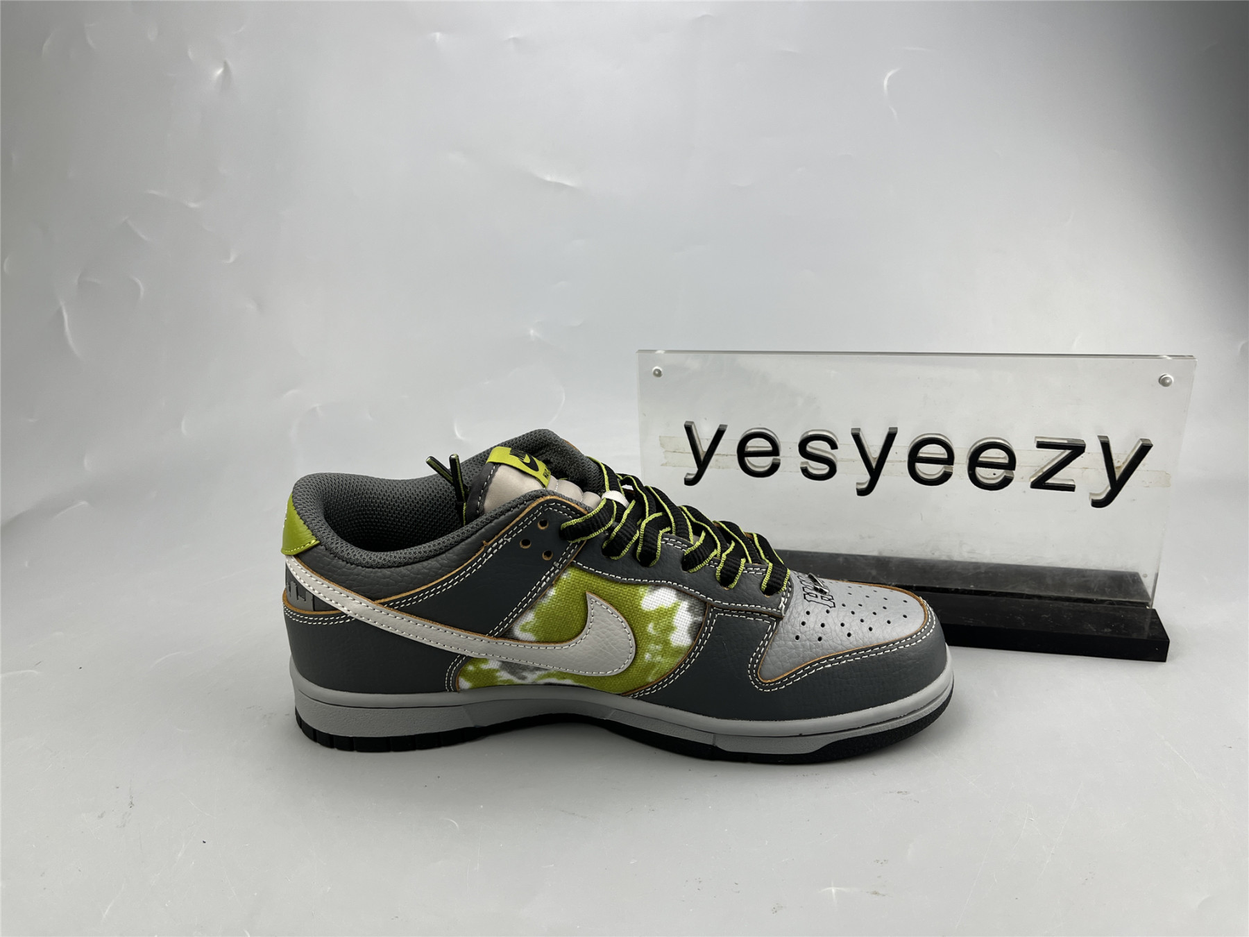 UA HUF X NIKE SB DUNK LOW "SAN FRANCISCO"