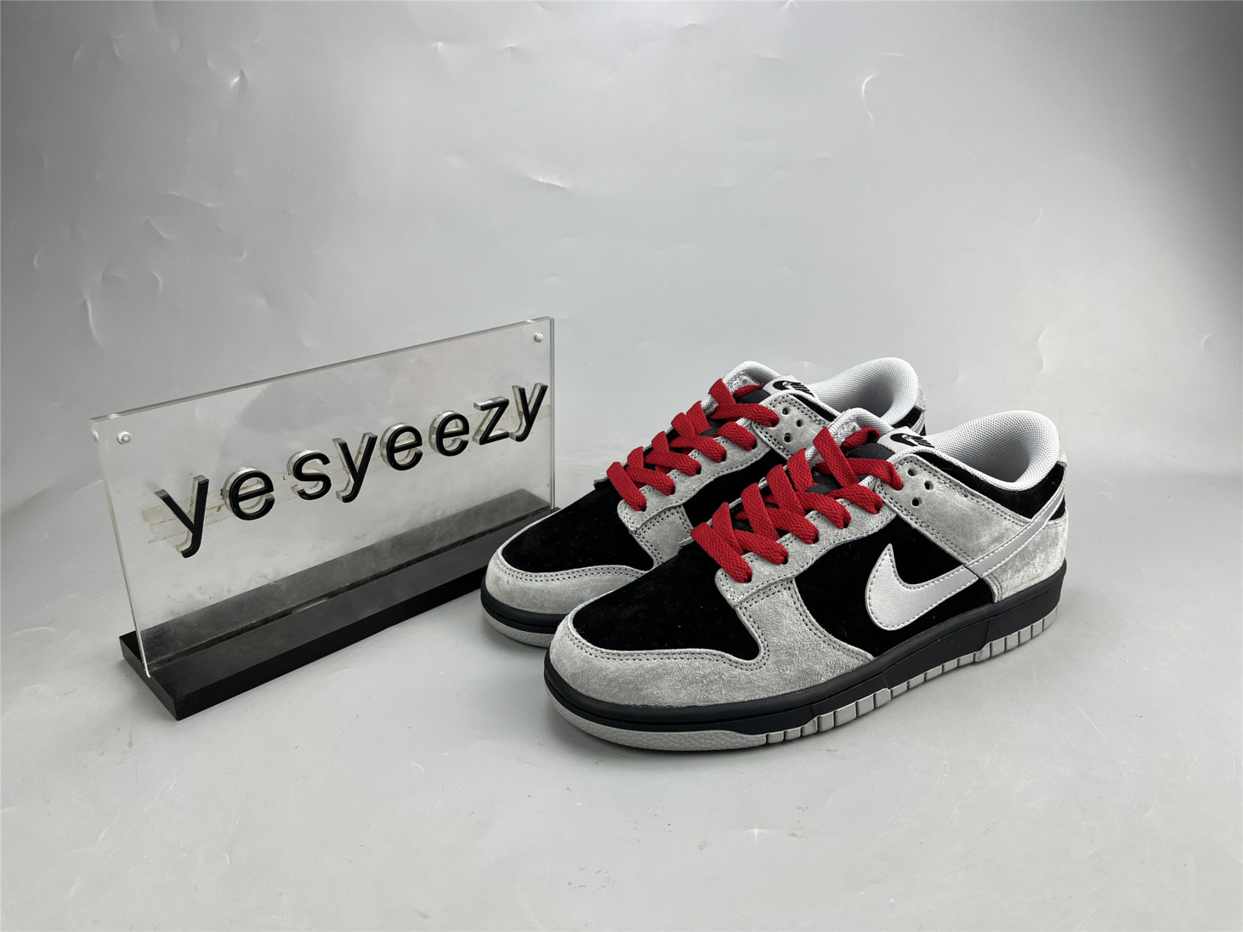 UA NIKE DUNK LOW GREY BLACK