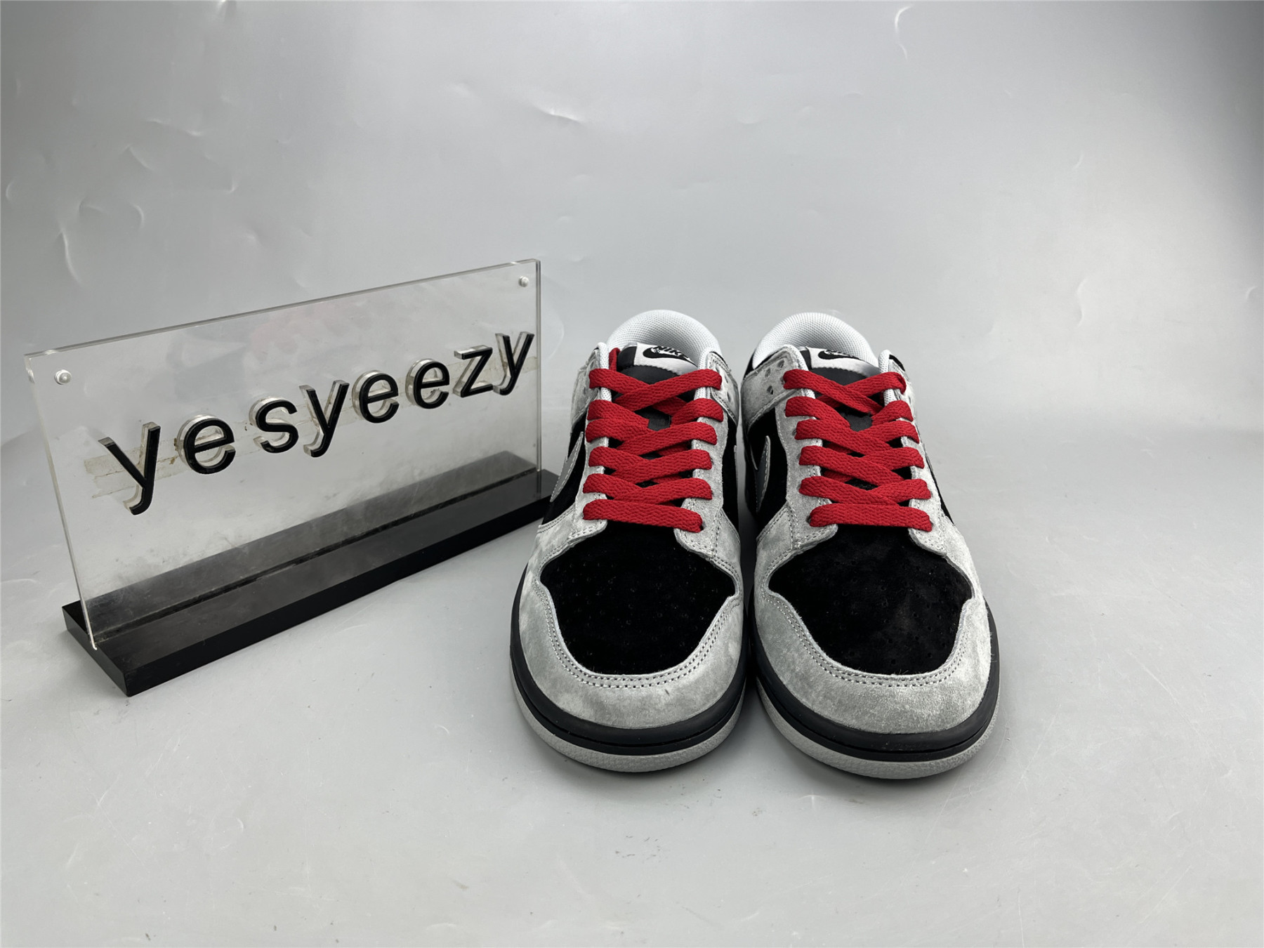 UA NIKE DUNK LOW GREY BLACK