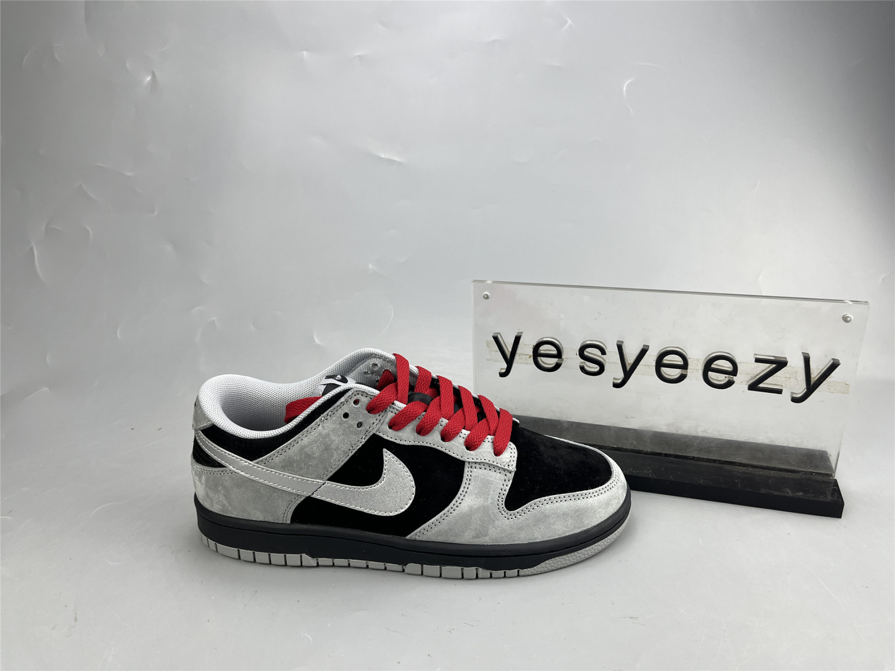 UA NIKE DUNK LOW GREY BLACK