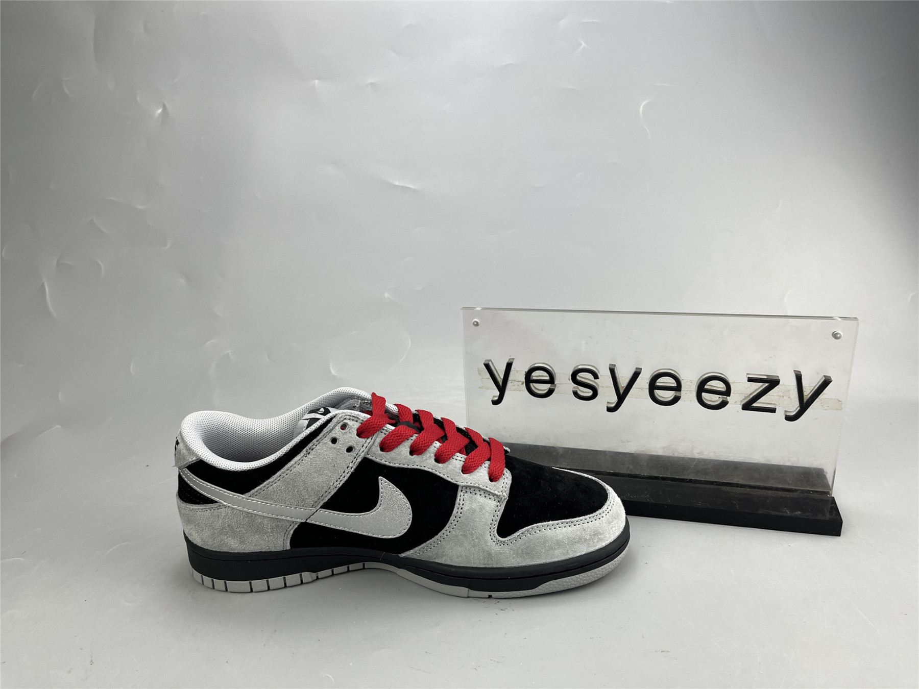 UA NIKE DUNK LOW GREY BLACK