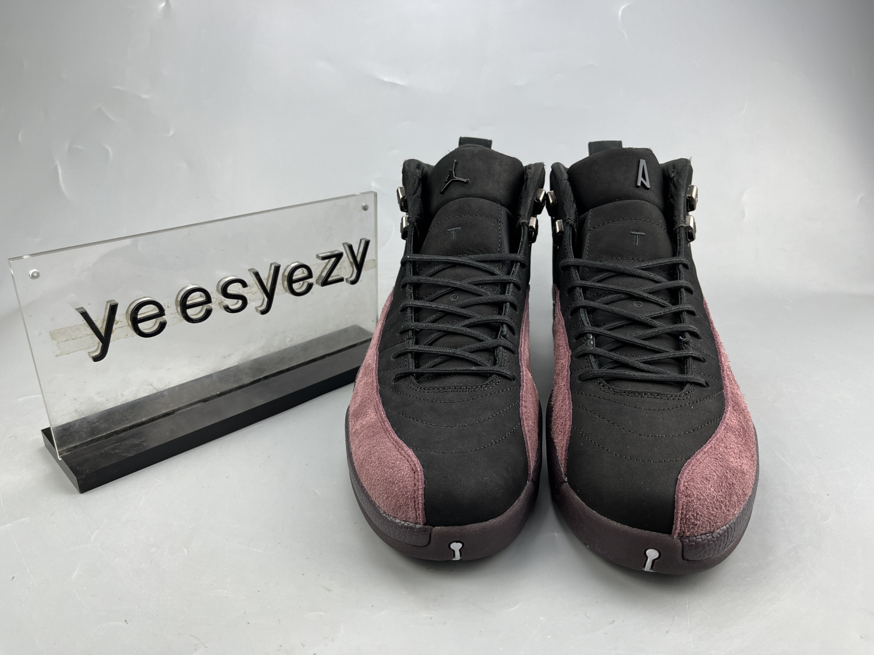 UA A MA MANIÃ‰RE X WMNS AIR JORDAN 12 RETRO 