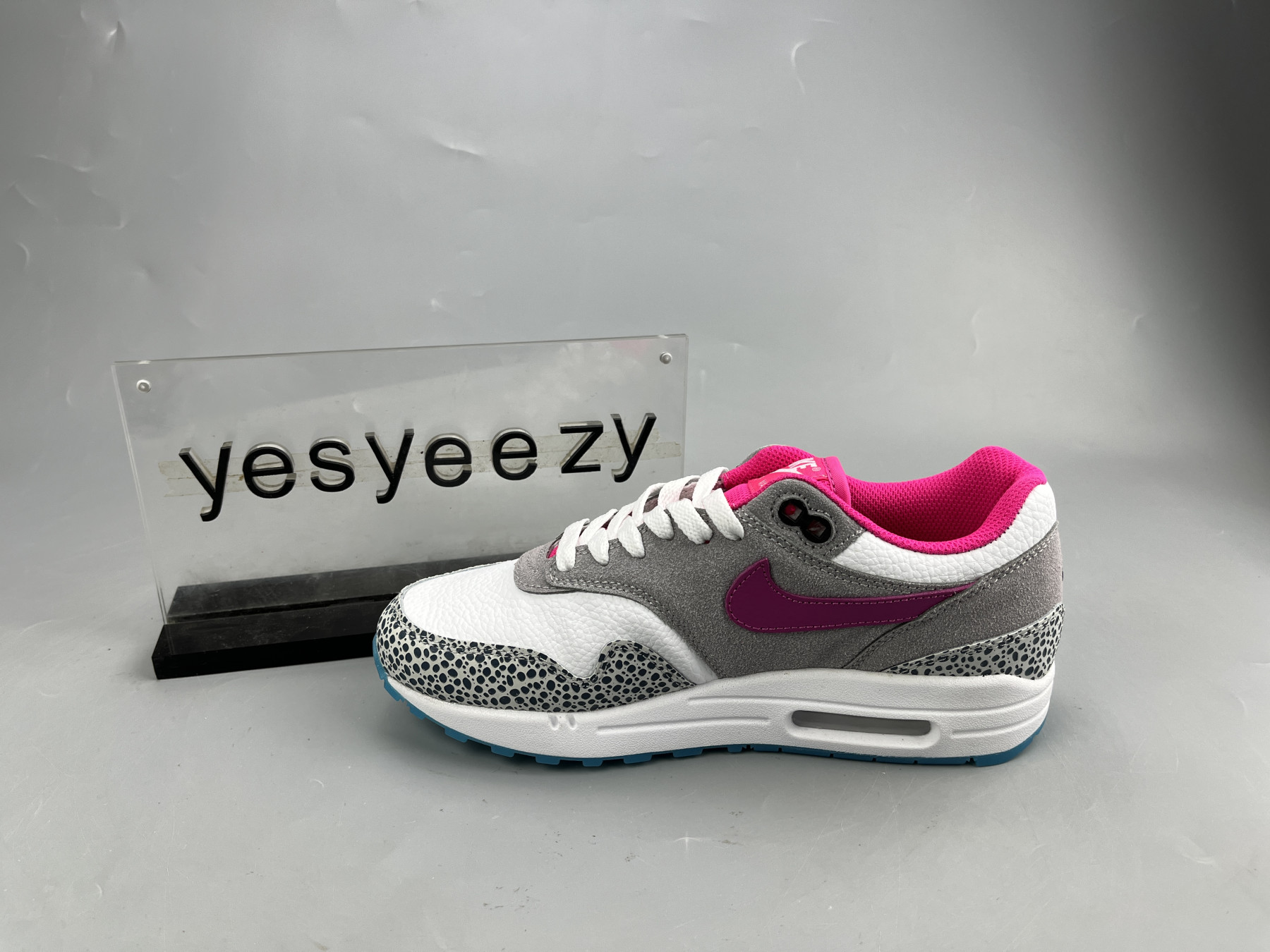 UA NIKE AIR MAX 1 GREY WHITE