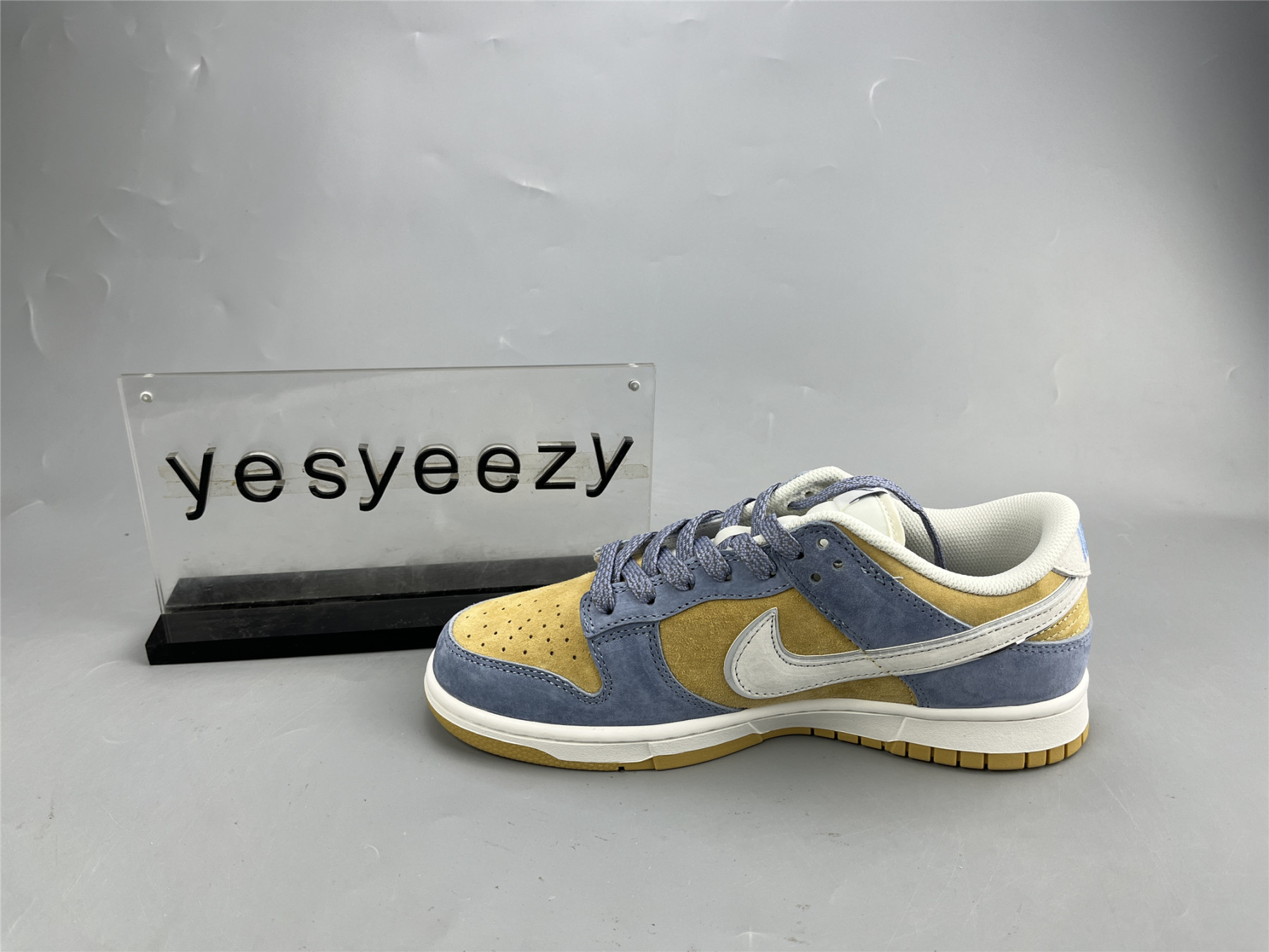 UA NIKE DUNK LOW PURPLE YELLOW