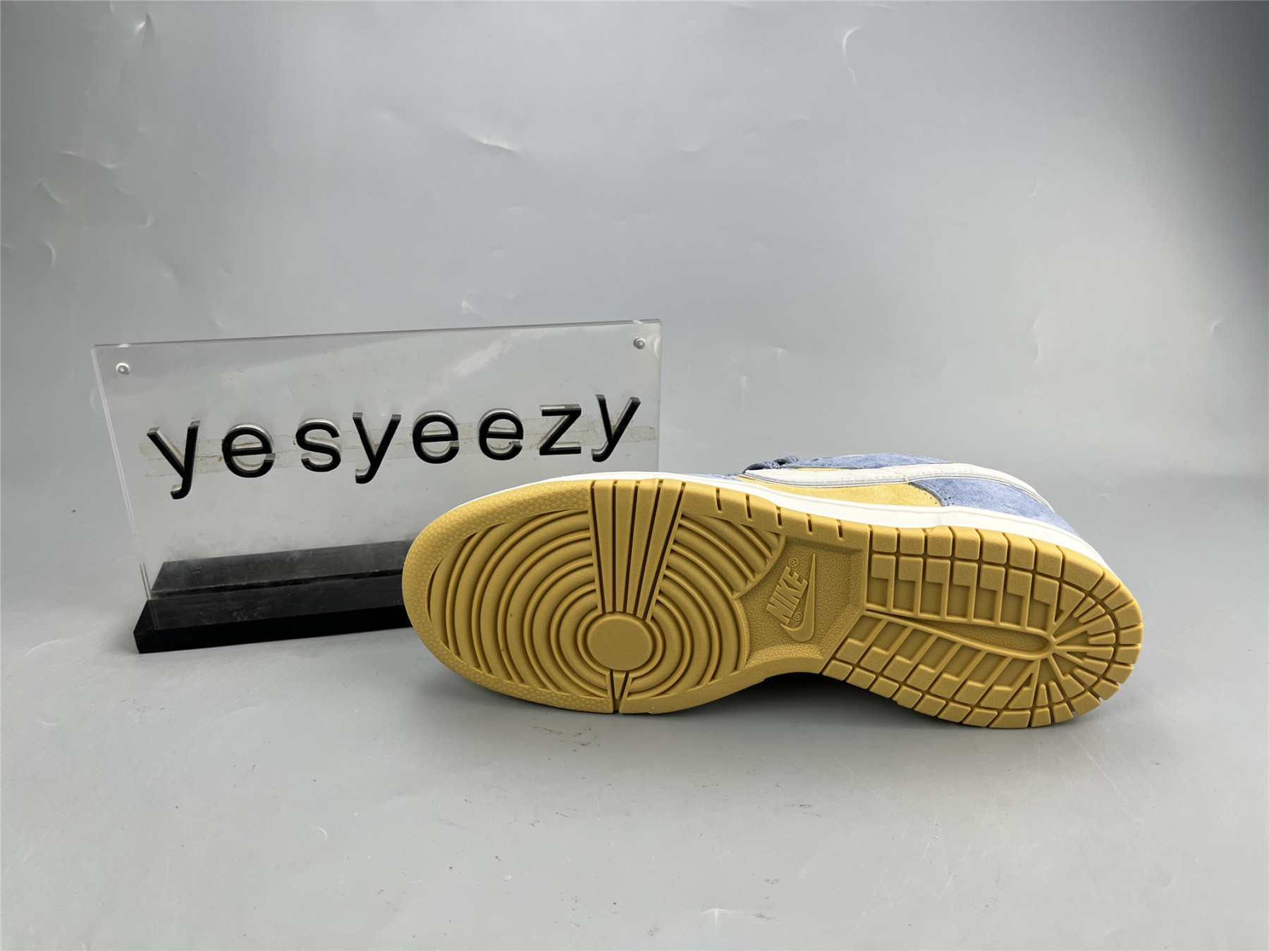 UA NIKE DUNK LOW PURPLE YELLOW