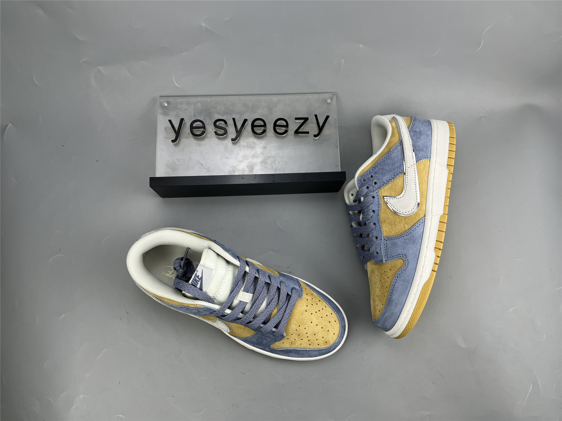 UA NIKE DUNK LOW PURPLE YELLOW