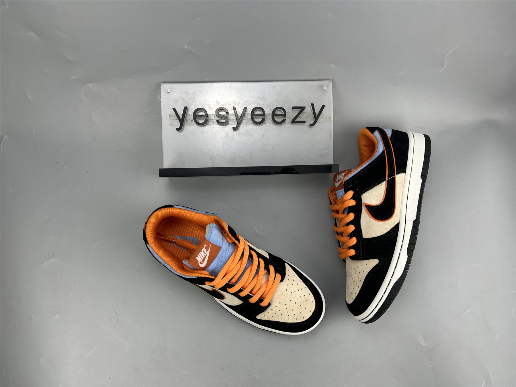 UA NIKE DUNK LOW GRAY