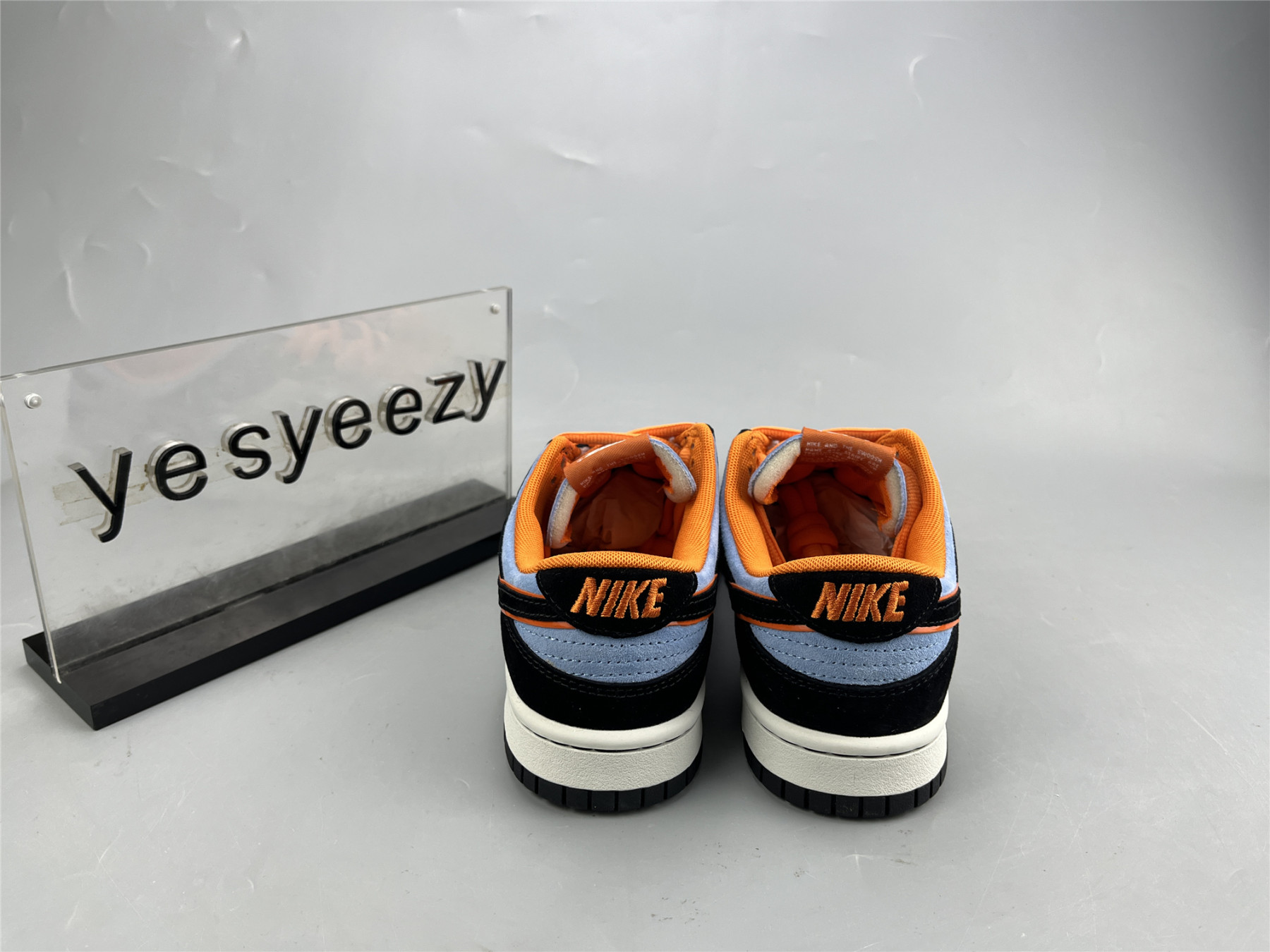 UA NIKE DUNK LOW GRAY