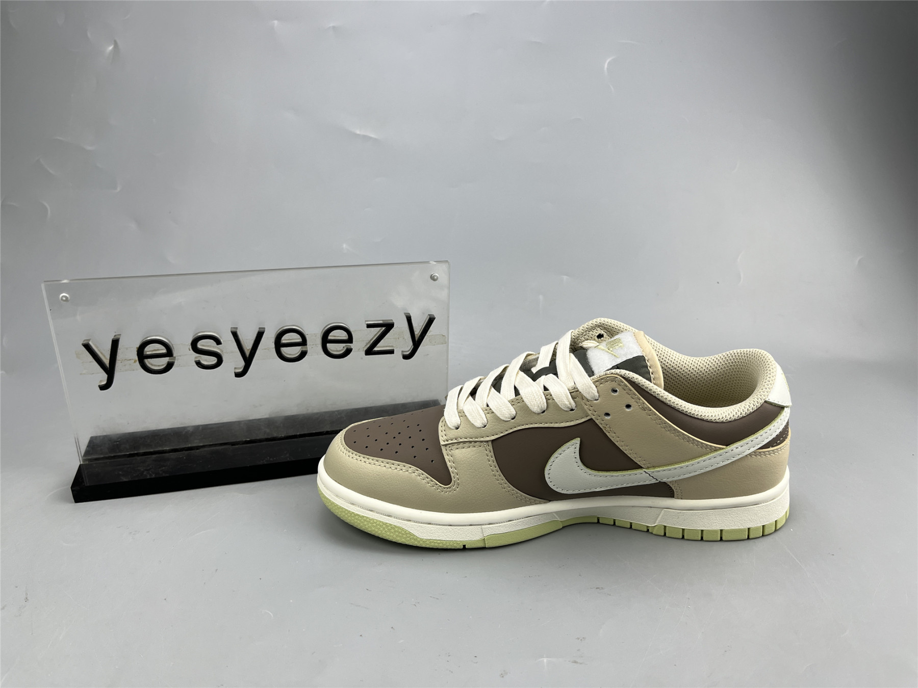 UA NIKE DUNK LOW MOCHA