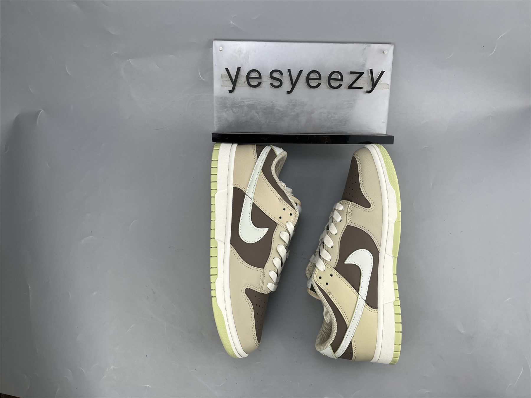 UA NIKE DUNK LOW MOCHA