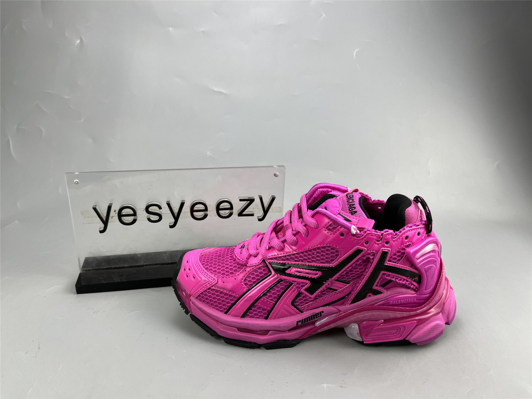 UA RUNNER DARK PINK BLACK