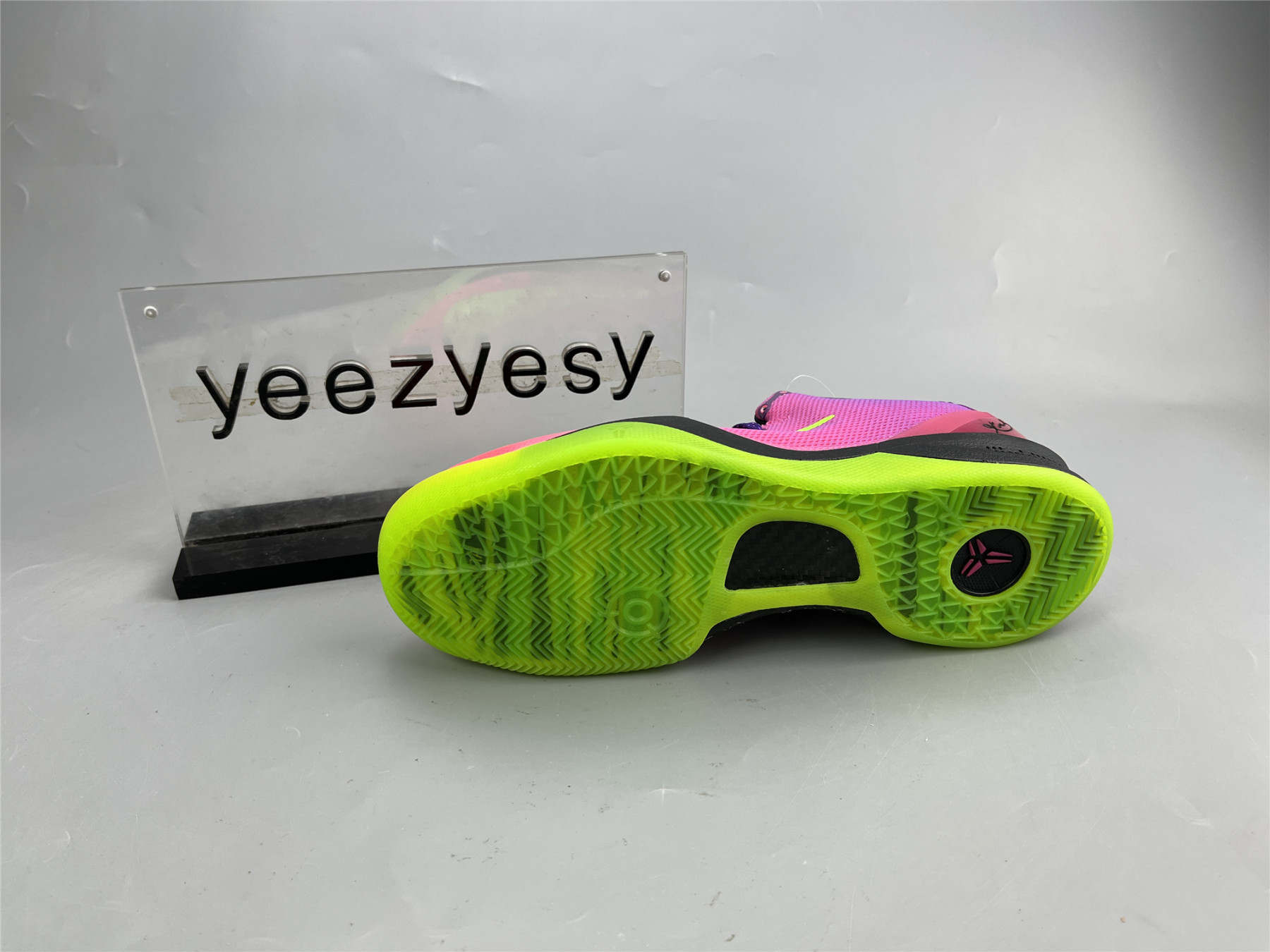 UA NIKE KOBE 8 SYSTEM 