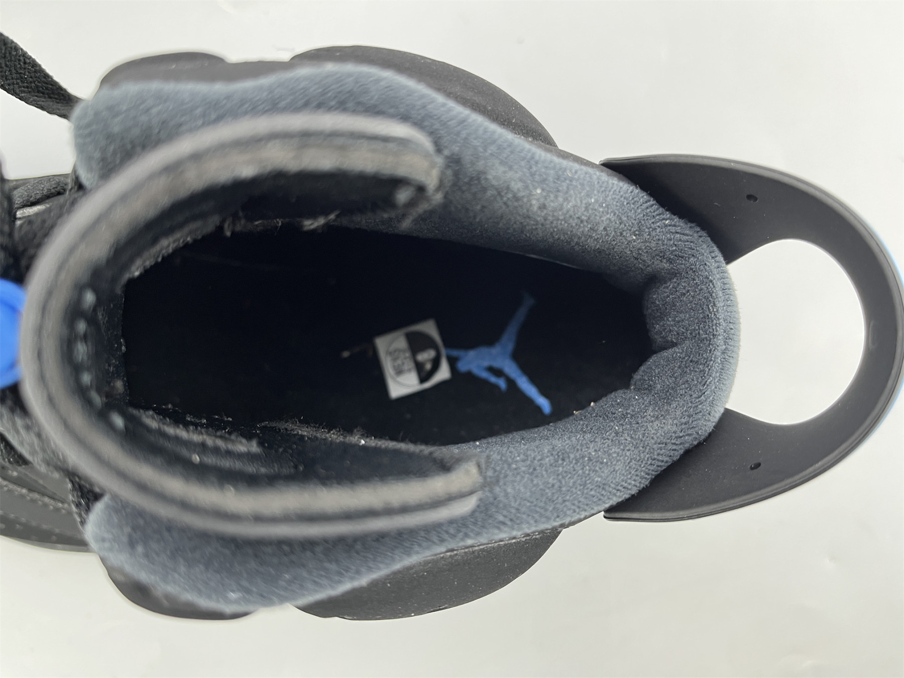 UA AIR JORDAN 6 RETRO 