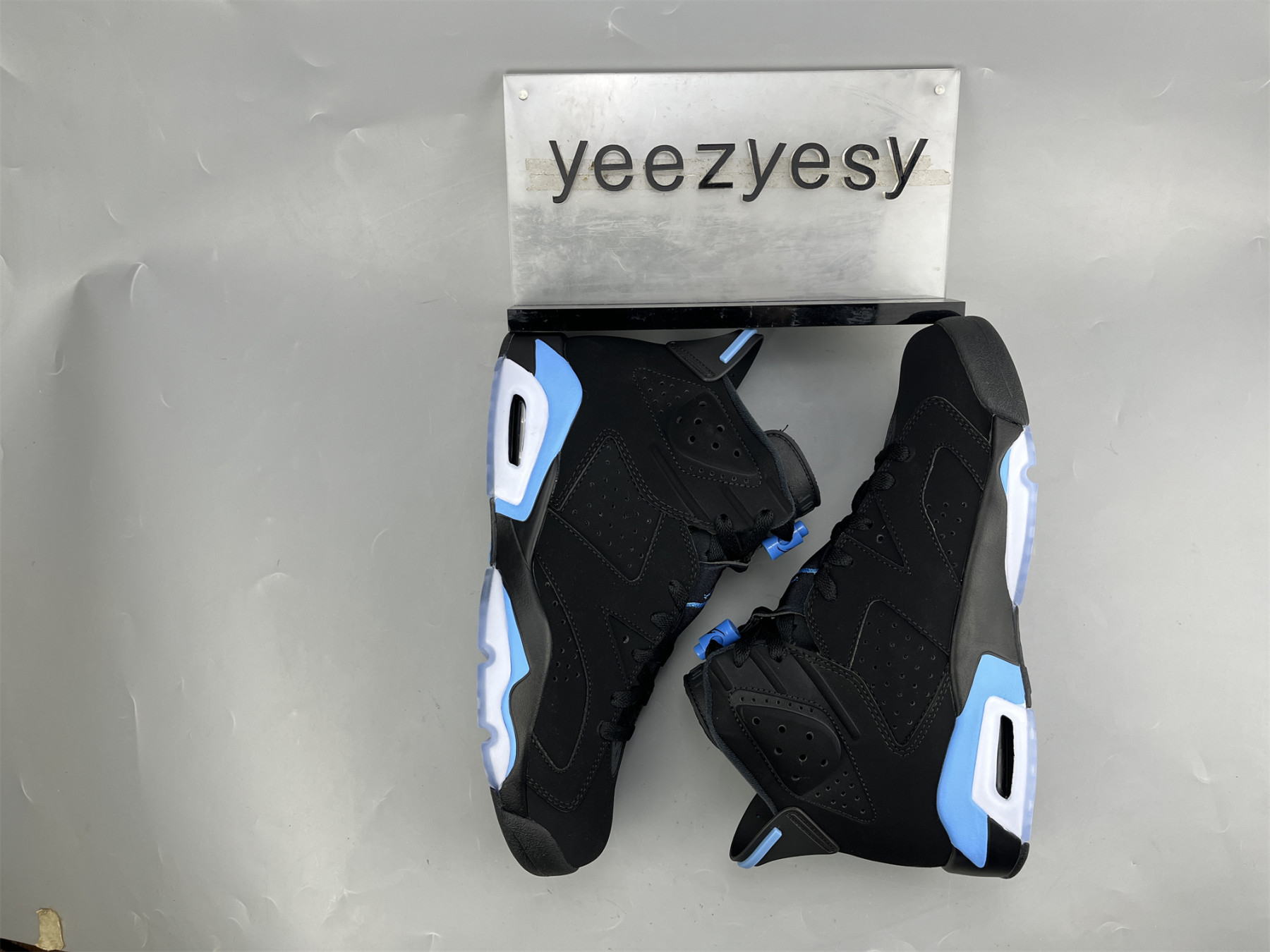 UA AIR JORDAN 6 RETRO 