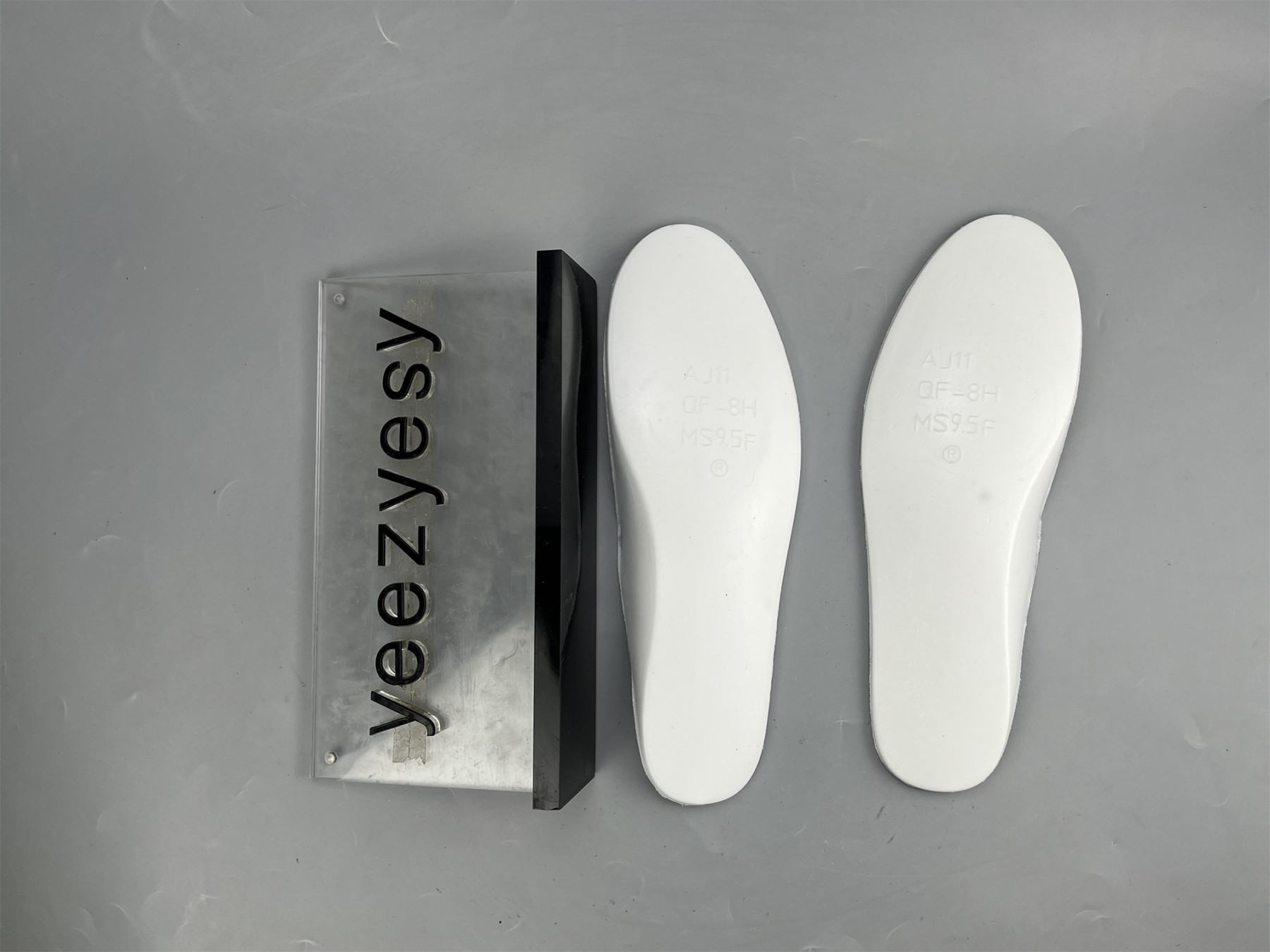 UA AIR JORDAN 12 RETRO 