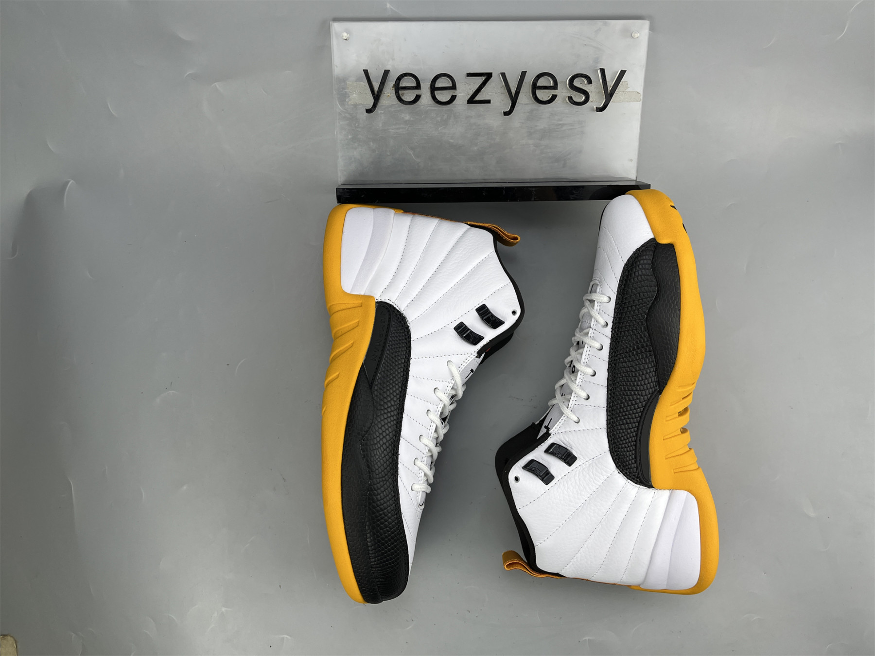 UA AIR JORDAN 12 RETRO 