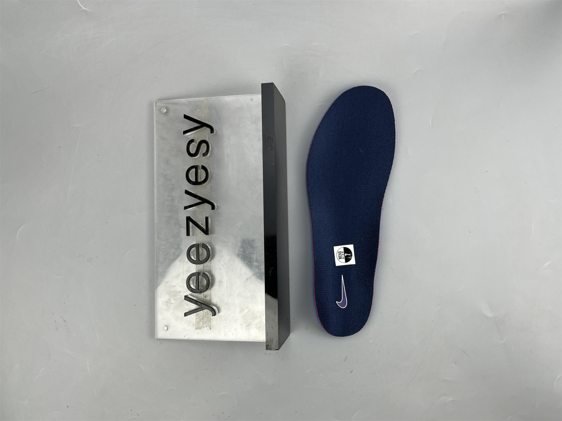 UA NIKE WMNS AIR MAX 1 QS 