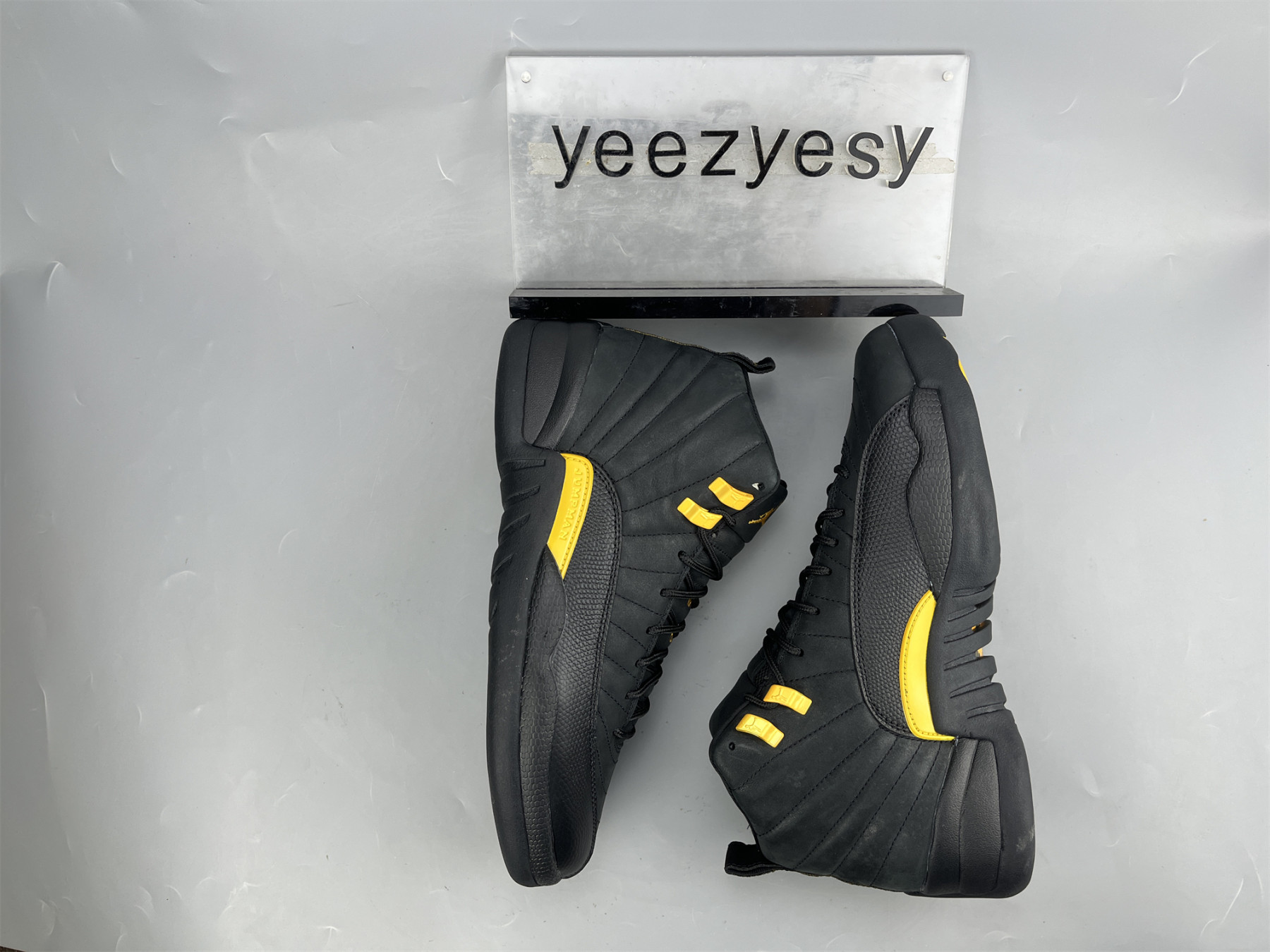 UA AIR JORDAN 12 RETRO 