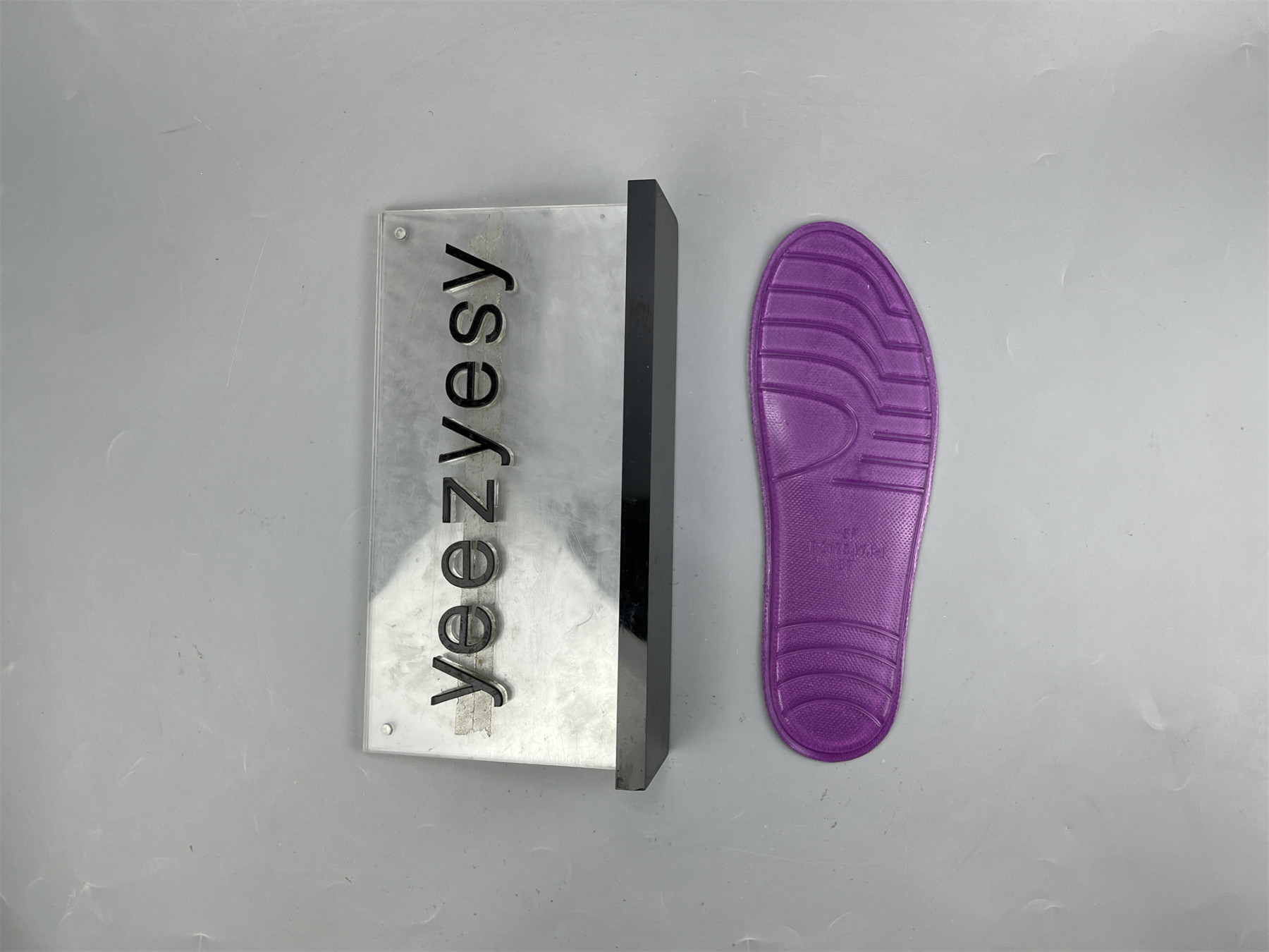 UA SNEAKER SILVER COLORBLOCK