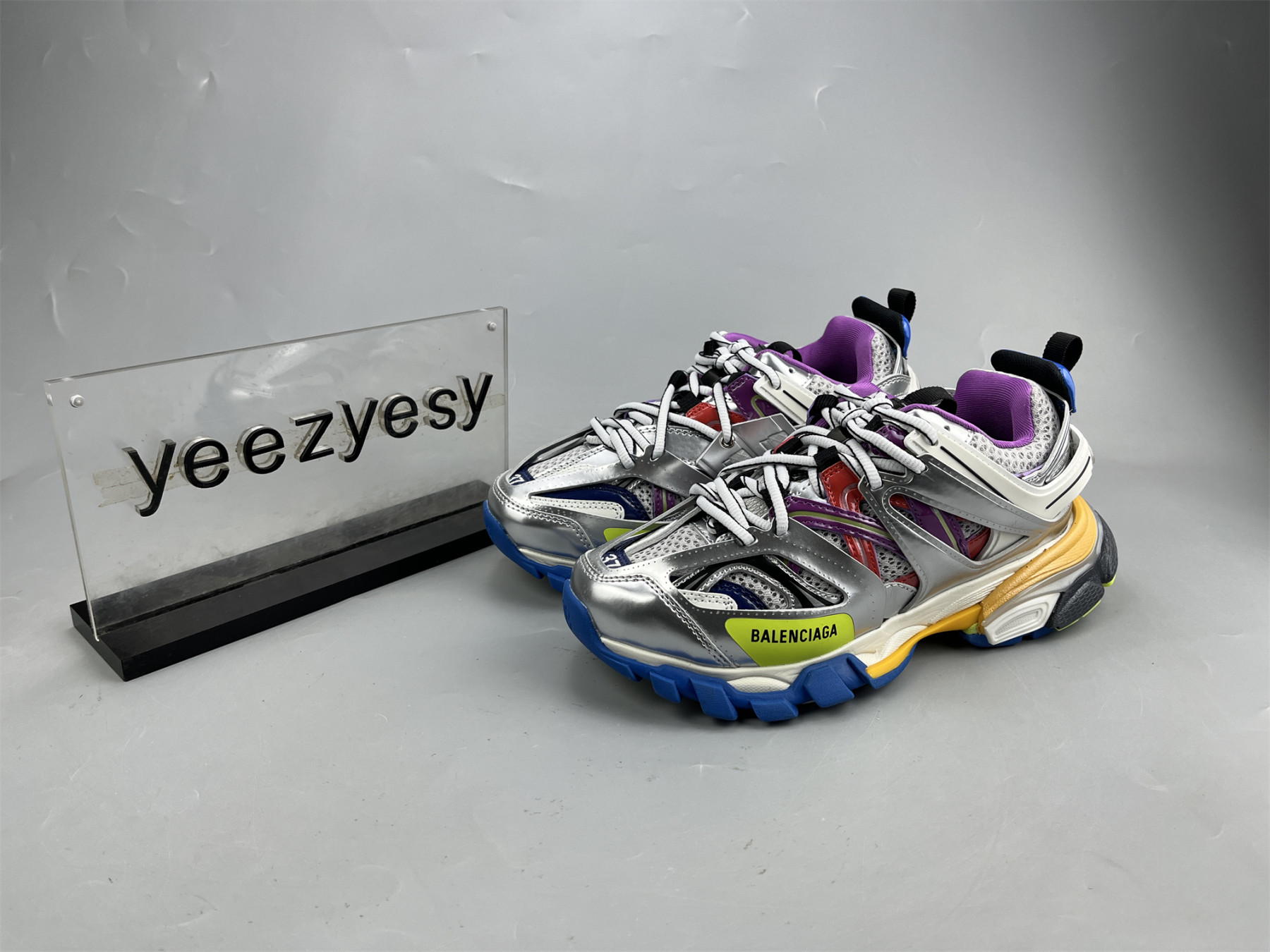 UA SNEAKER SILVER COLORBLOCK