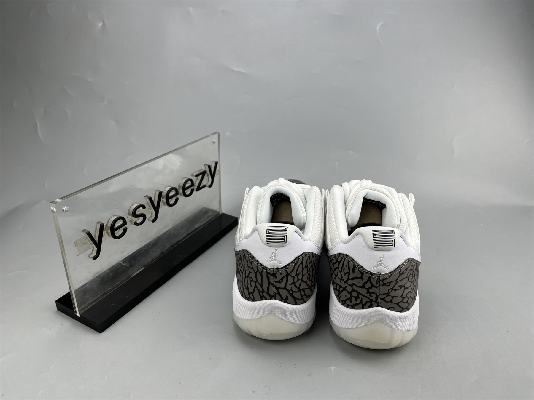 UA AIR JORDAN 11 LOW ELEPHANT