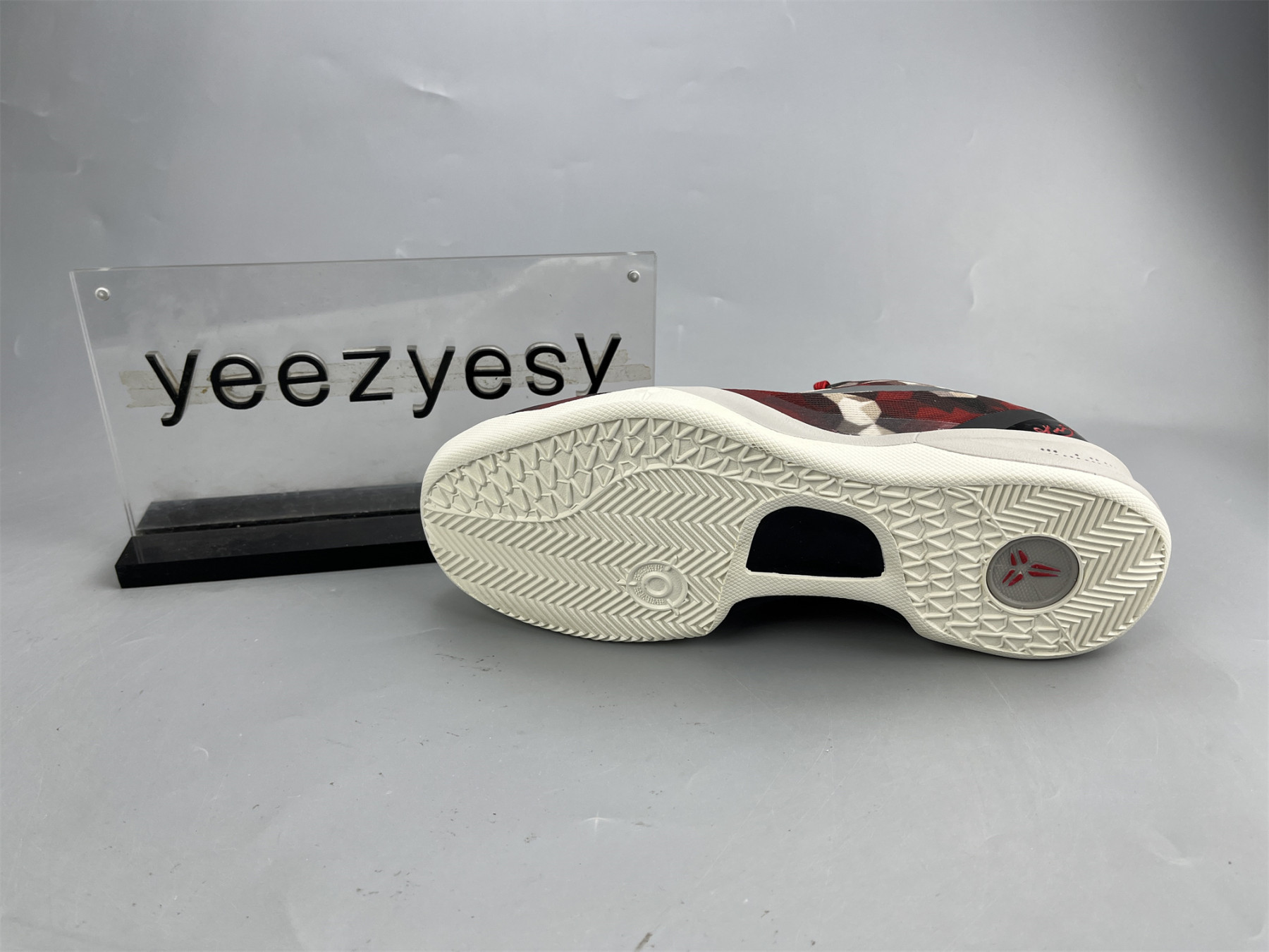 UA NIKE KOBE 8 SYSTEM 