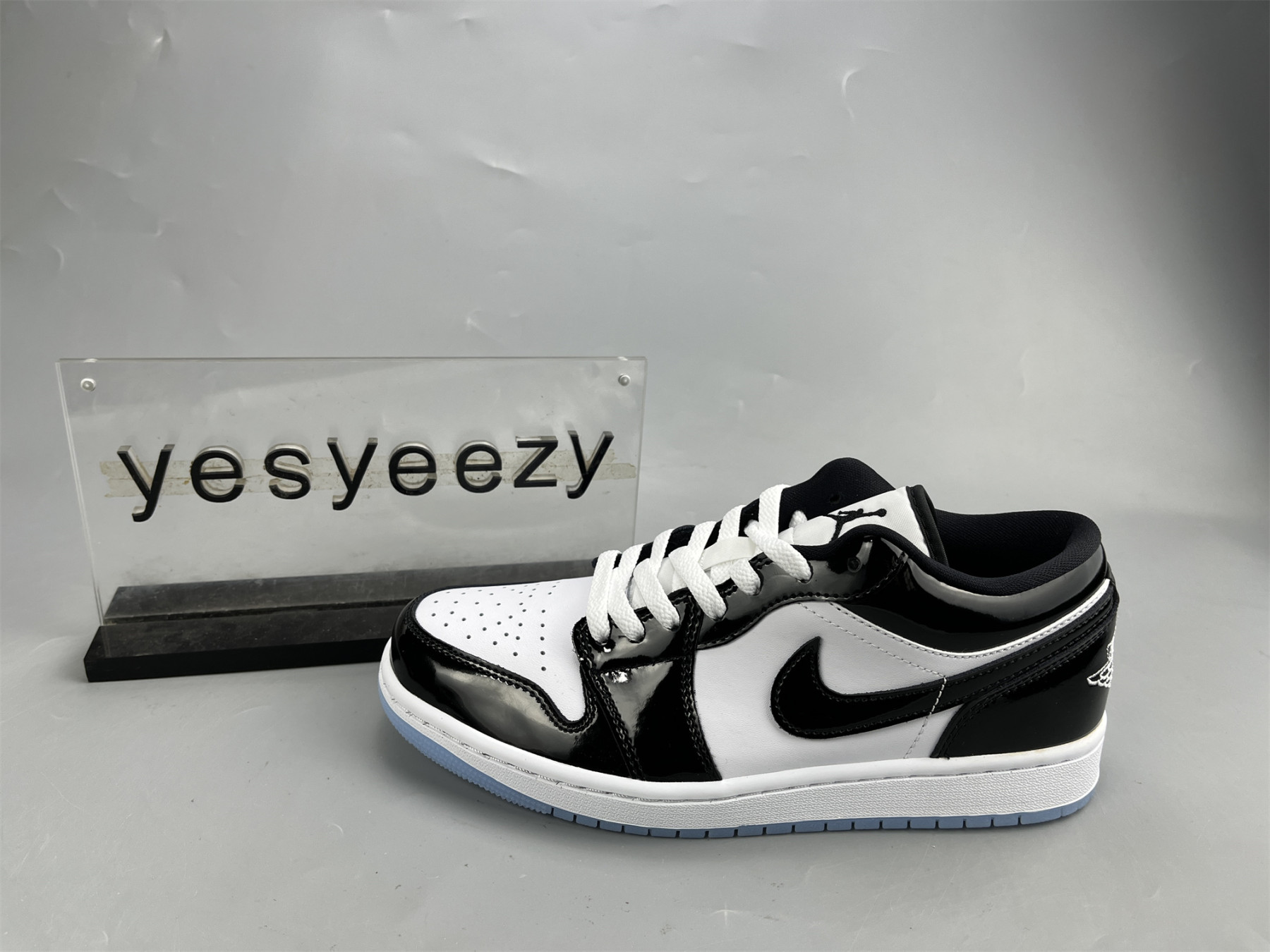 UA AIR JORDAN 1 LOW SE 