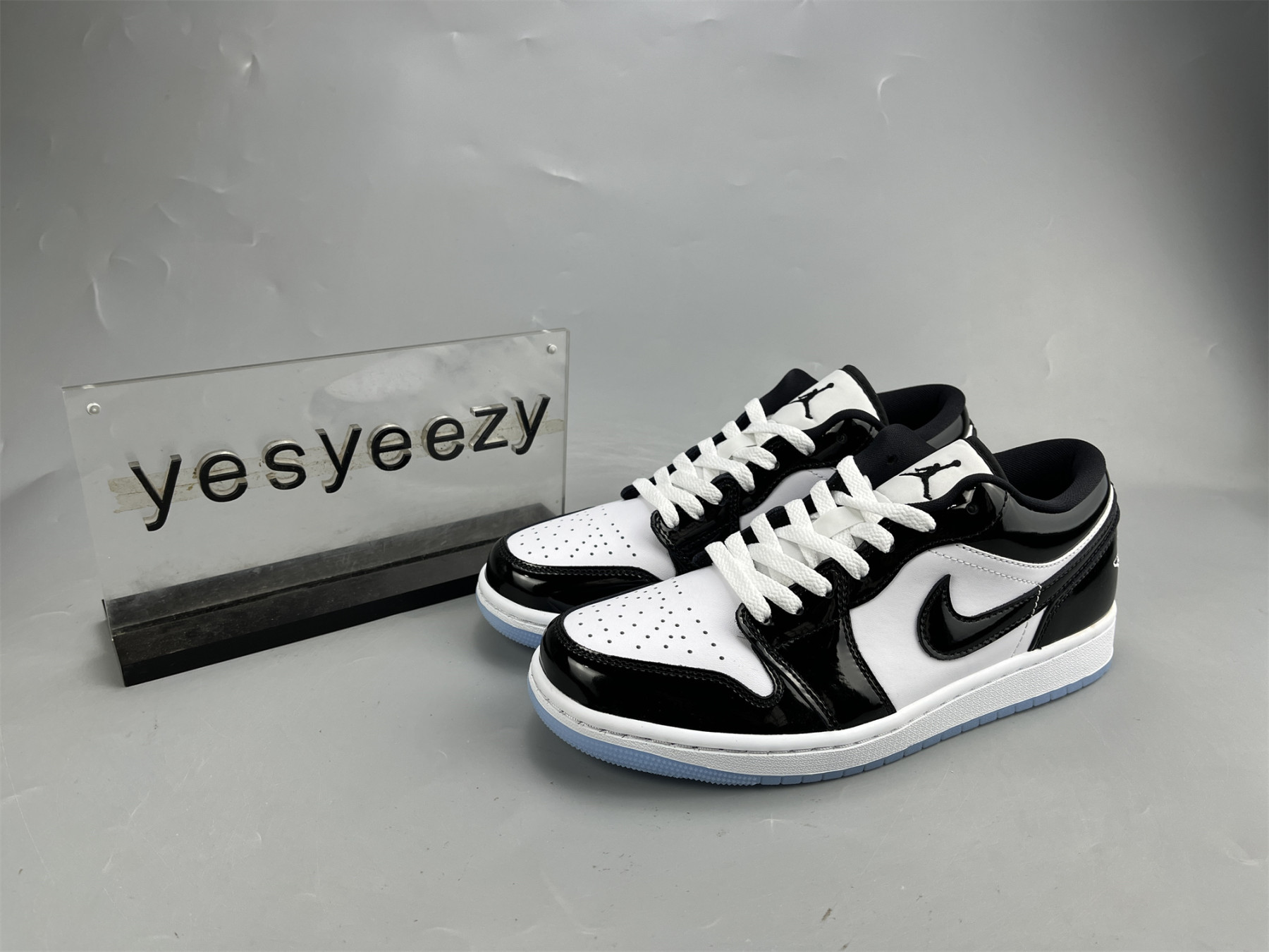 UA AIR JORDAN 1 LOW SE 