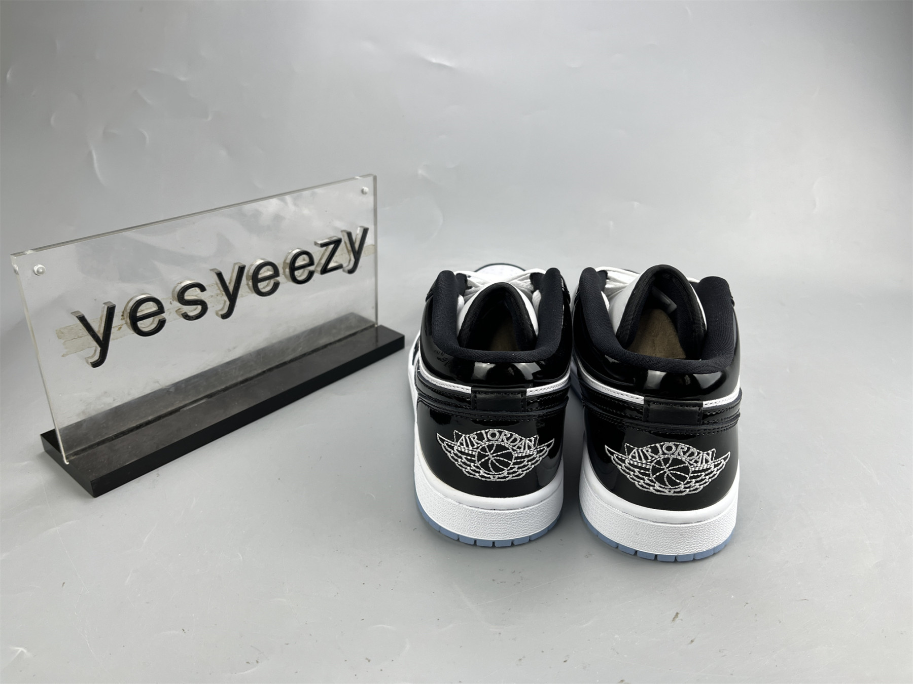 UA AIR JORDAN 1 LOW SE 