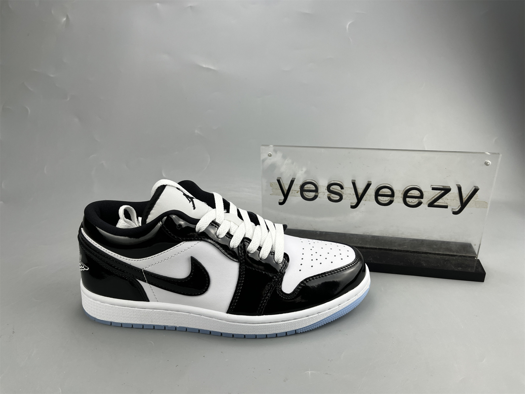 UA AIR JORDAN 1 LOW SE 