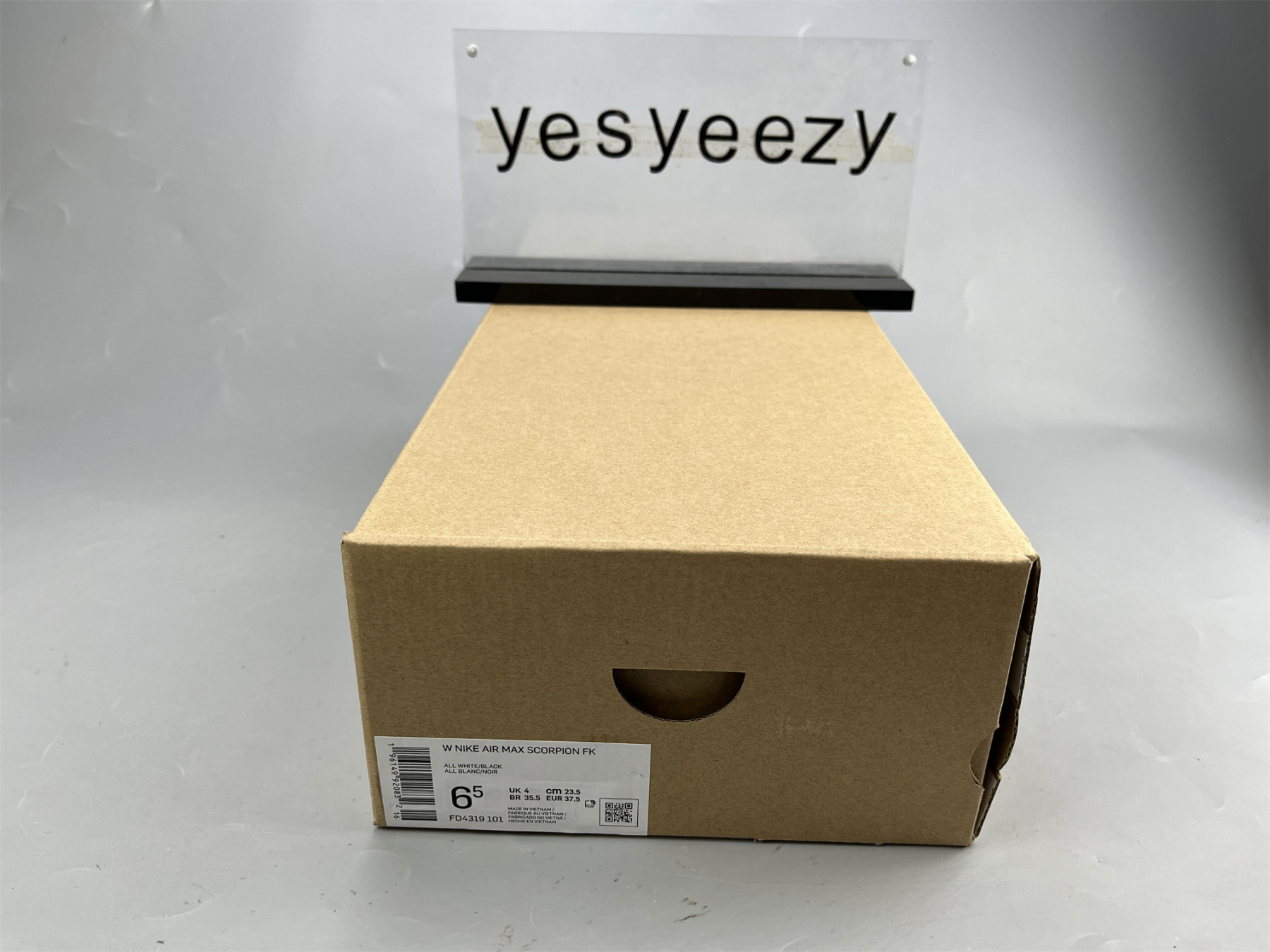 UA NIKE AIR MAX SCORPION FLYKNIT 