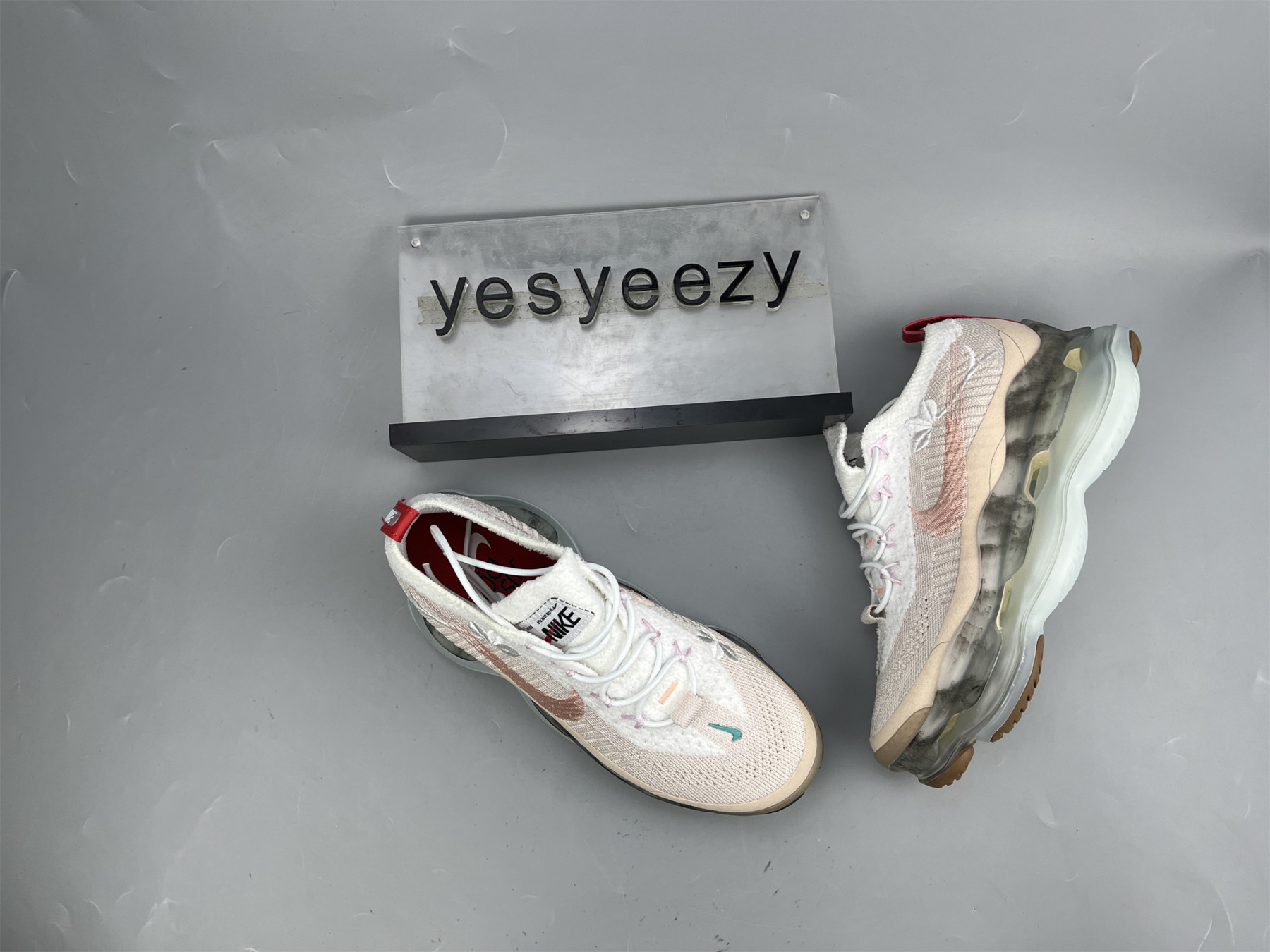 UA NIKE WMNS AIR MAX SCORPION FLYKNIT 