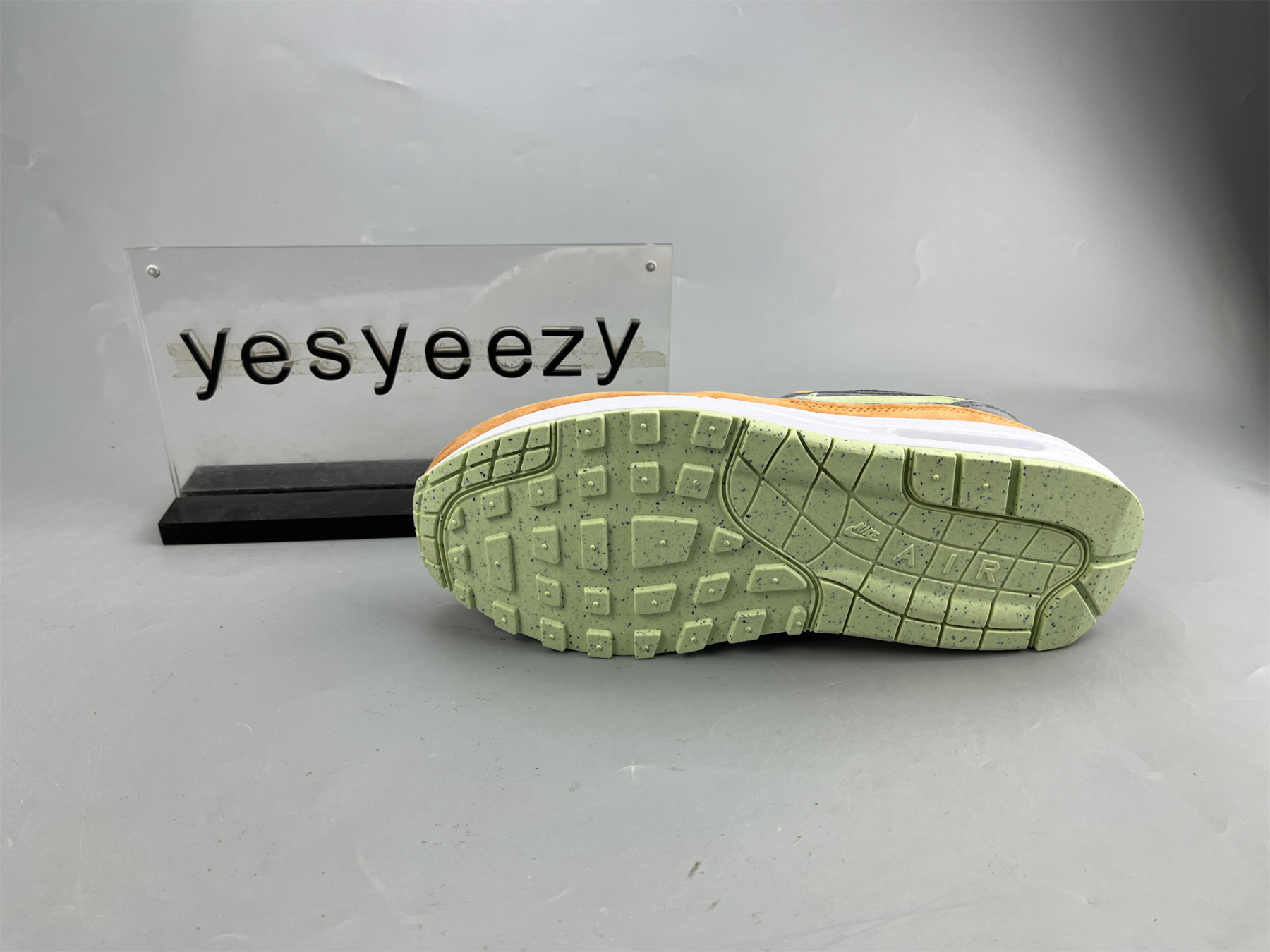 UA NIKE AIR MAX 1 PREMIUM 