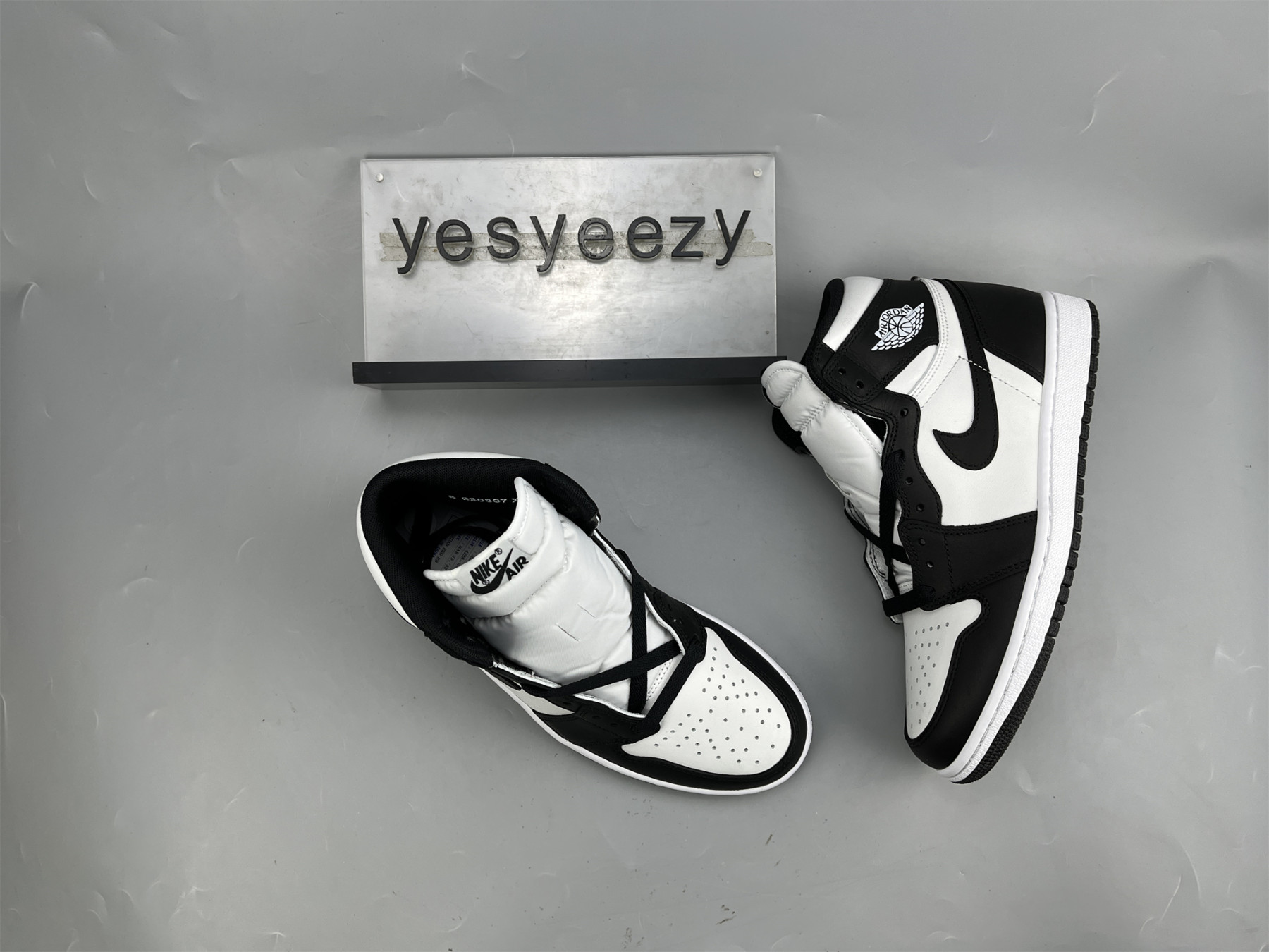 UA AIR JORDAN 1 RETRO HIGH 