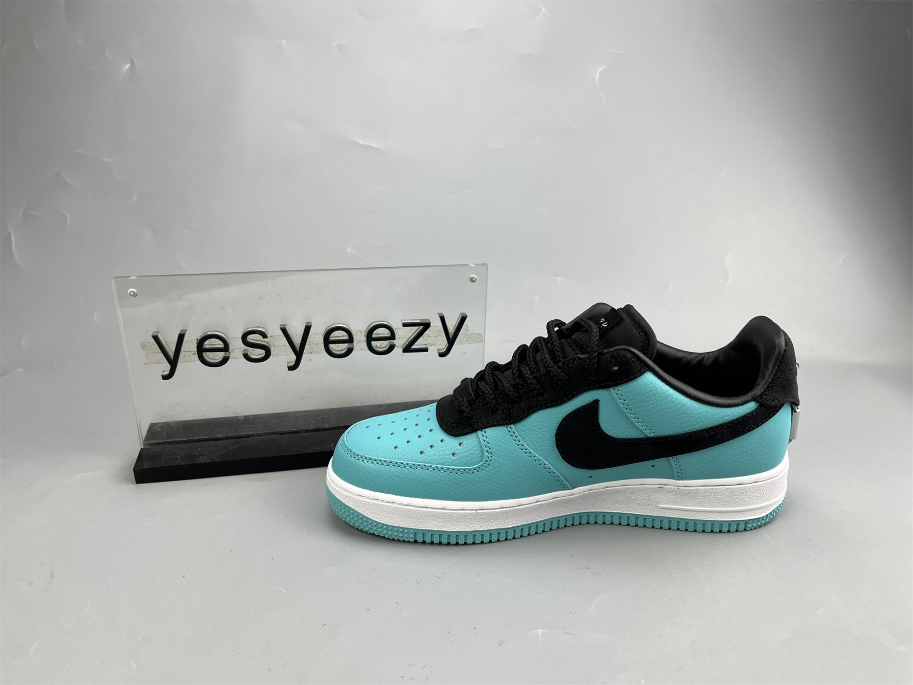 UA NIKE AIR FORCE 1 LOW TIFFANY & CO. X 1837
