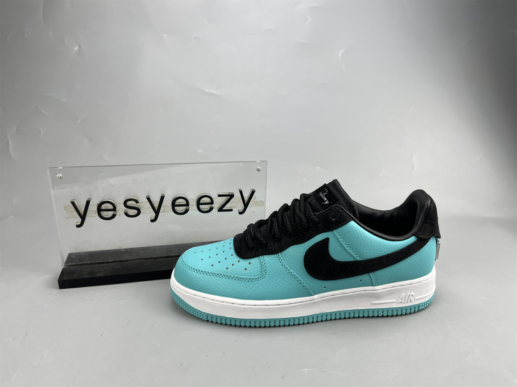 UA NIKE AIR FORCE 1 LOW TIFFANY & CO. X 1837