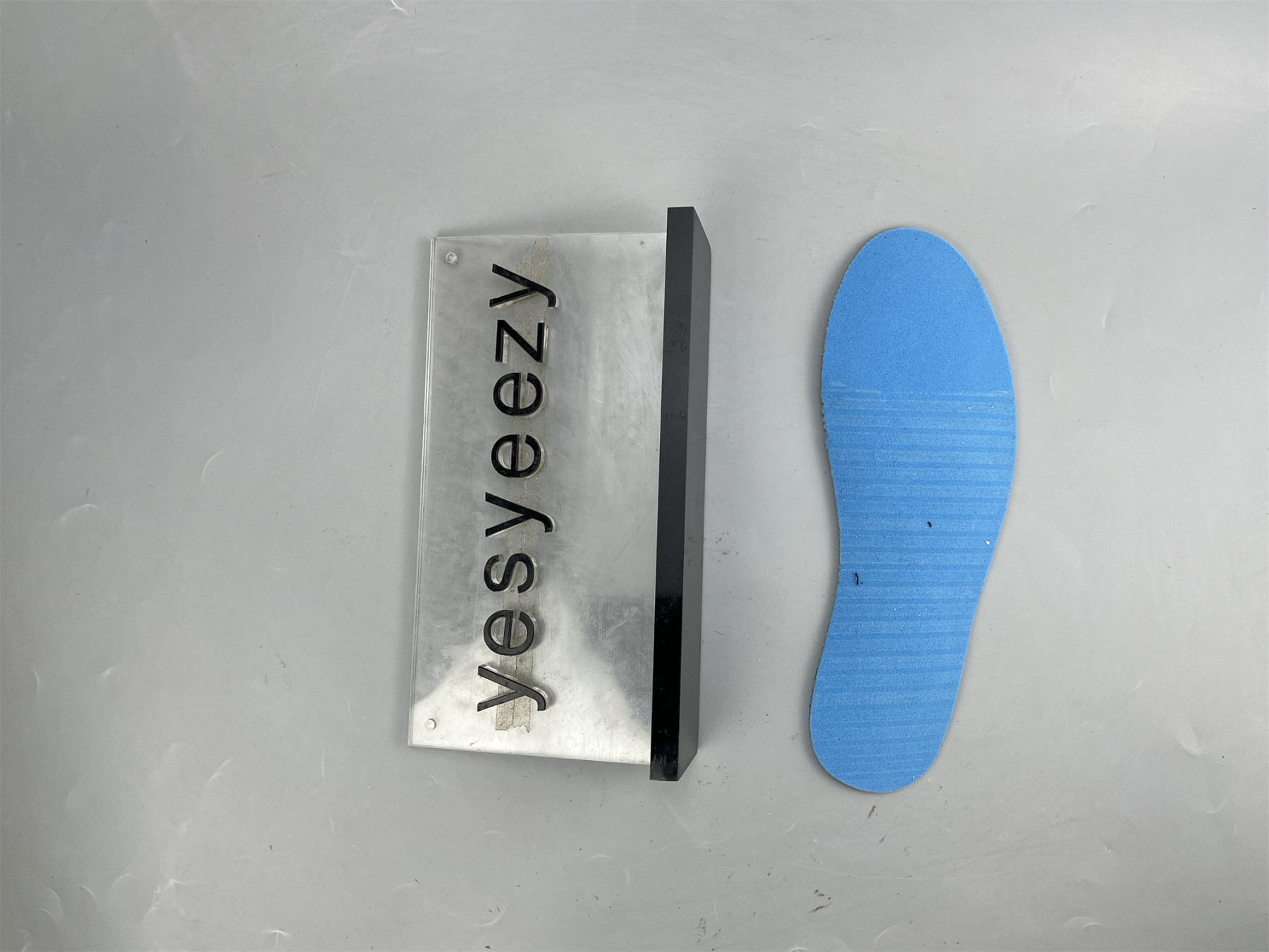 UA AIR JORDAN 1 MID SE 