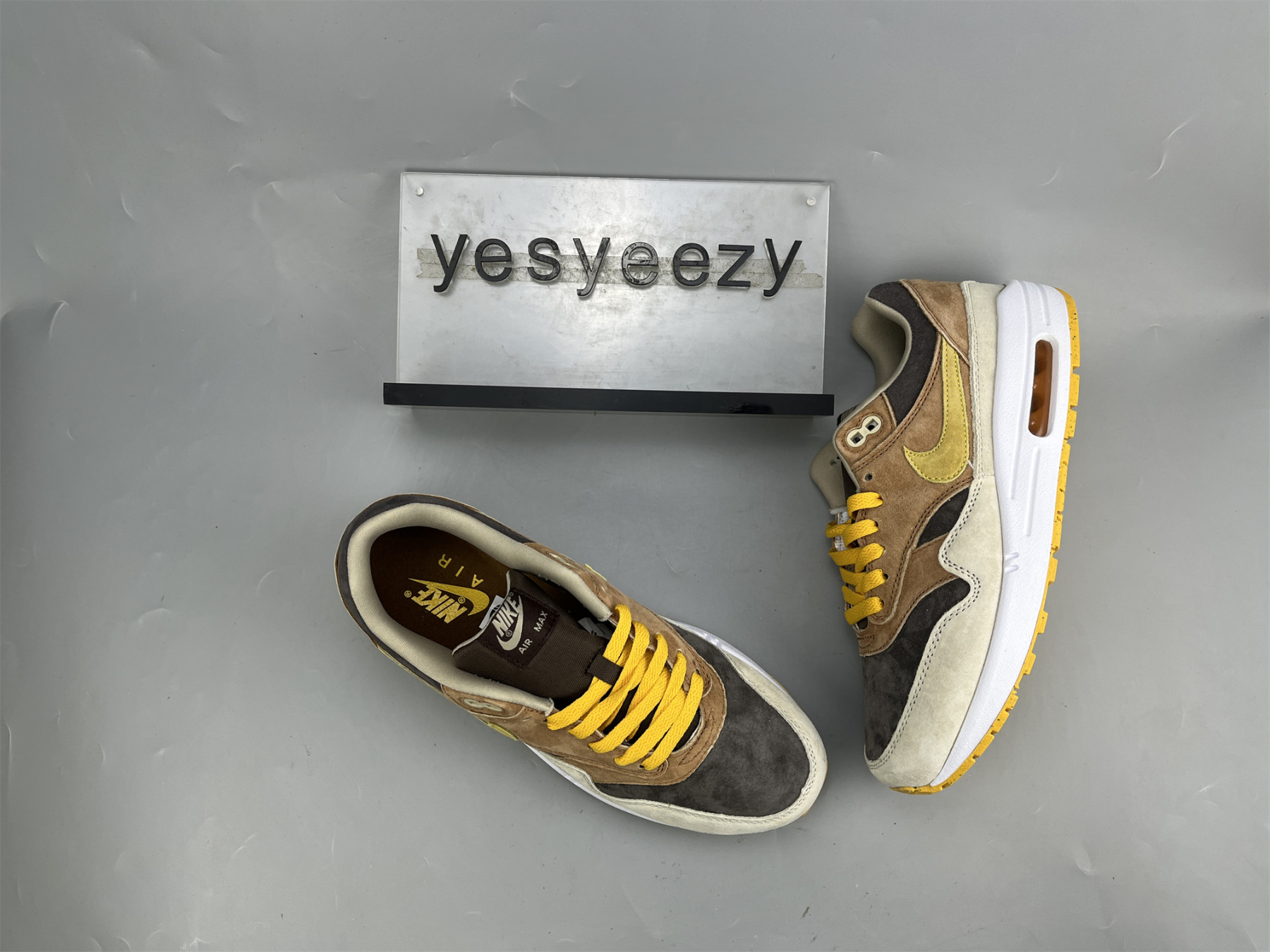 UA NIKE AIR MAX 1 PREMIUM 