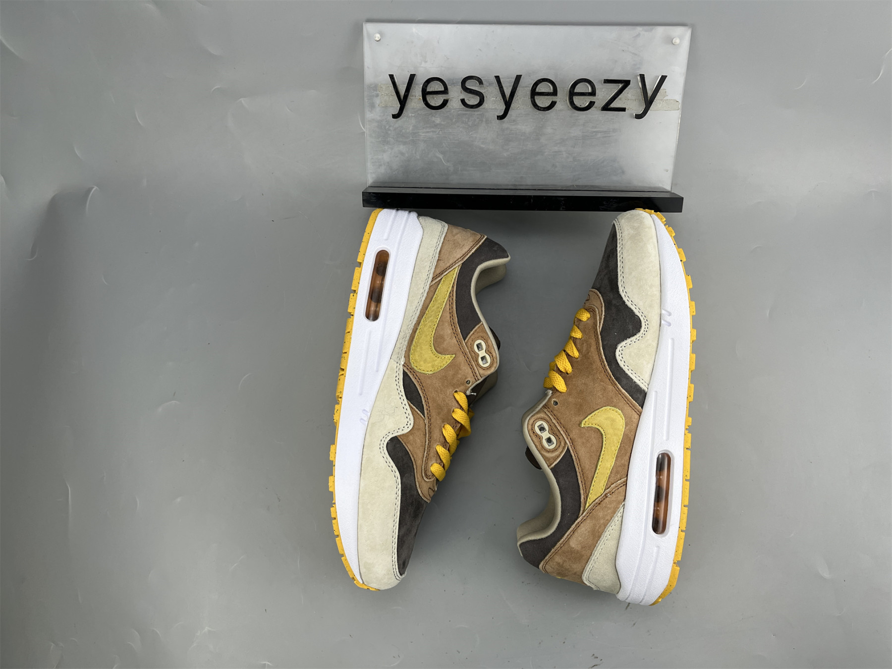 UA NIKE AIR MAX 1 PREMIUM 