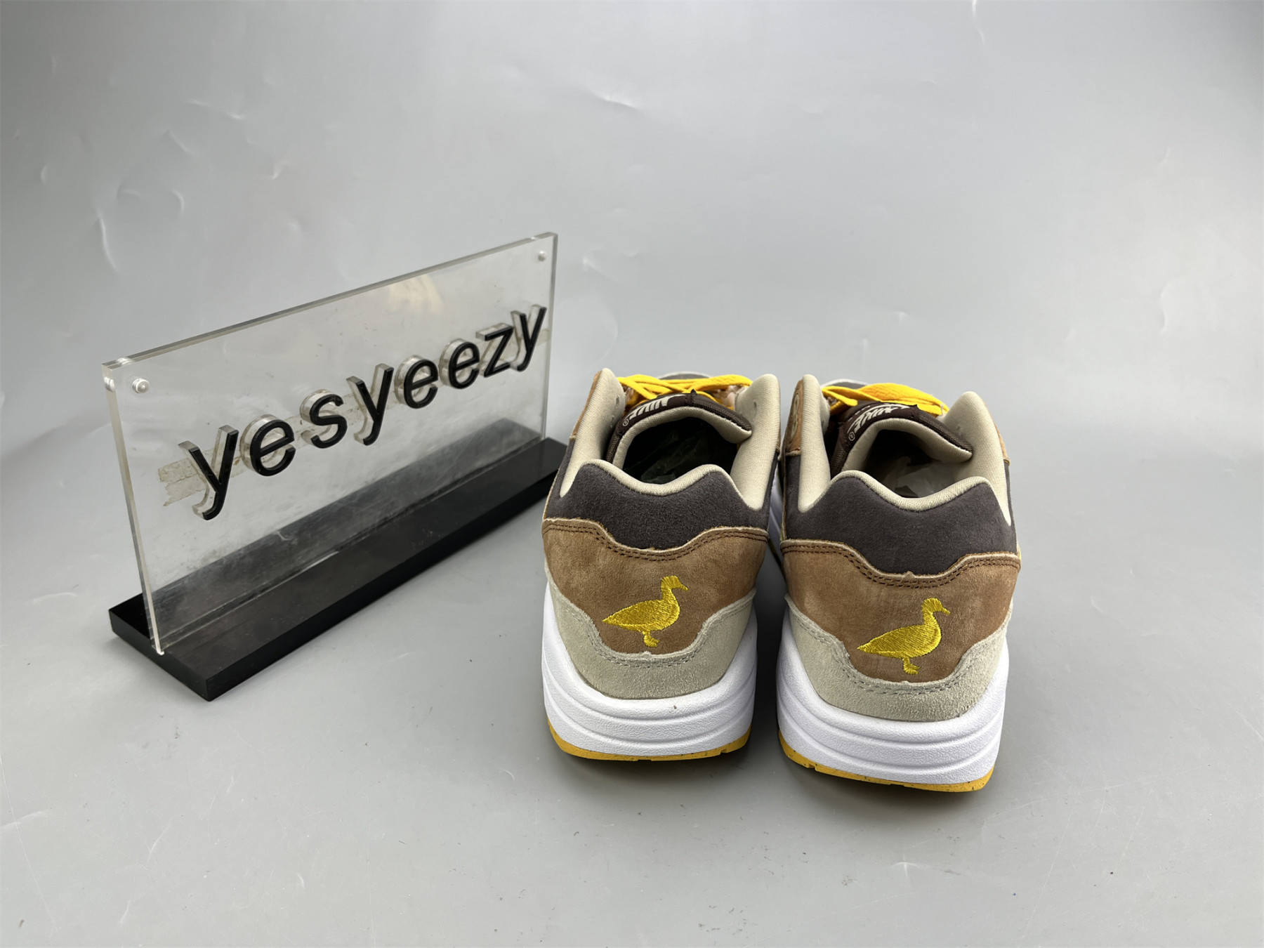 UA NIKE AIR MAX 1 PREMIUM 