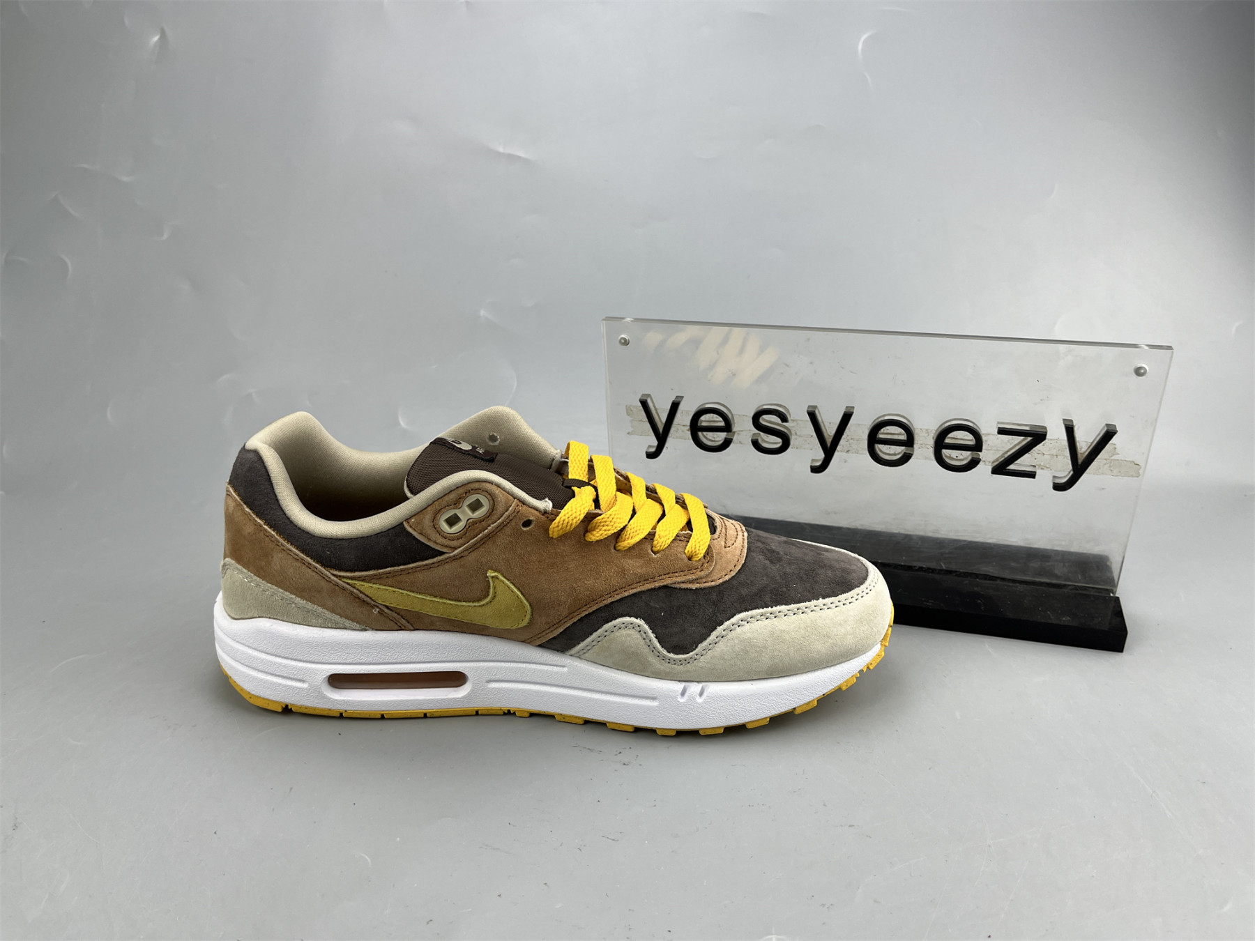 UA NIKE AIR MAX 1 PREMIUM 