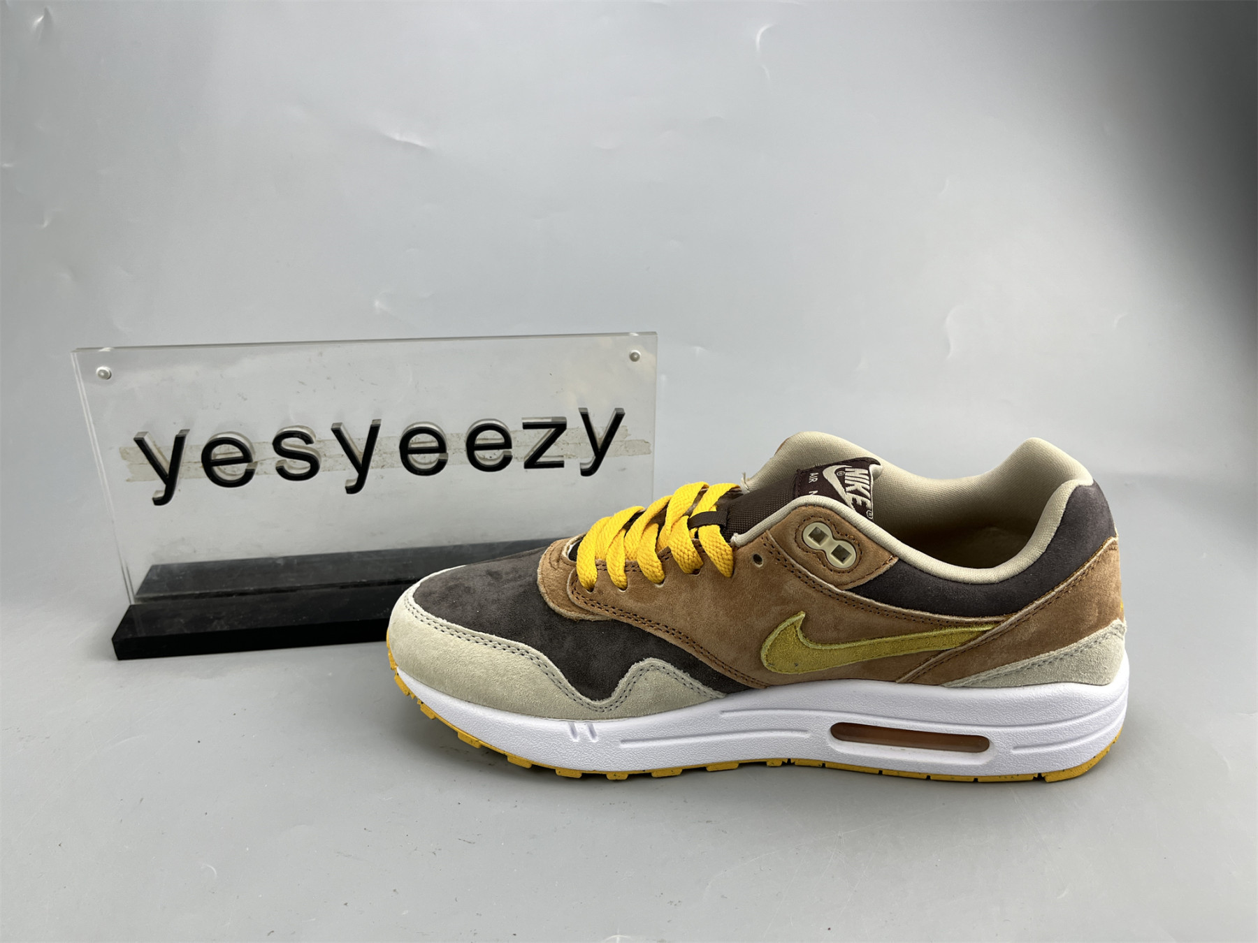 UA NIKE AIR MAX 1 PREMIUM 