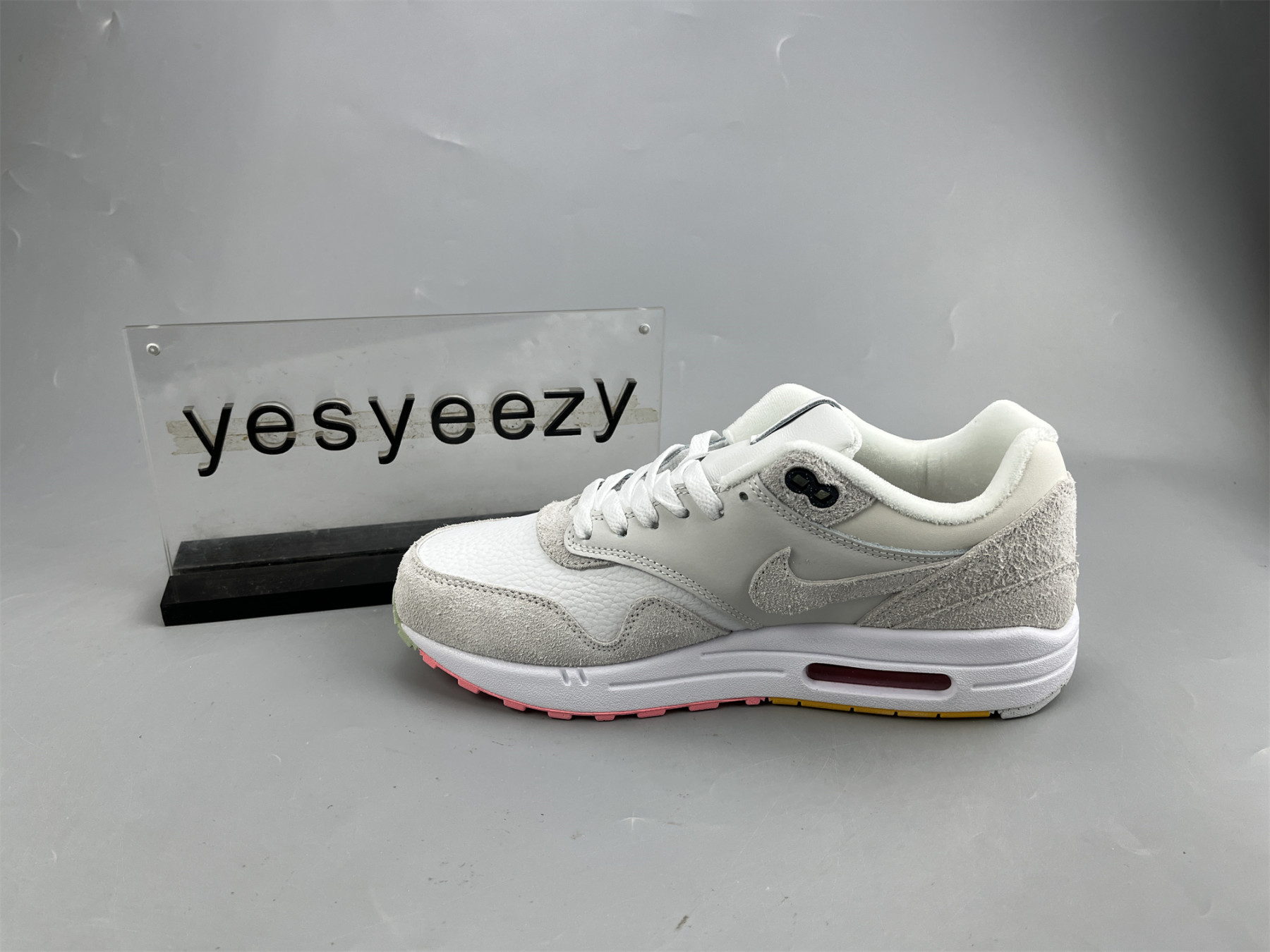 UA NIKE WMNS AIR MAX 1 PREMIUM 