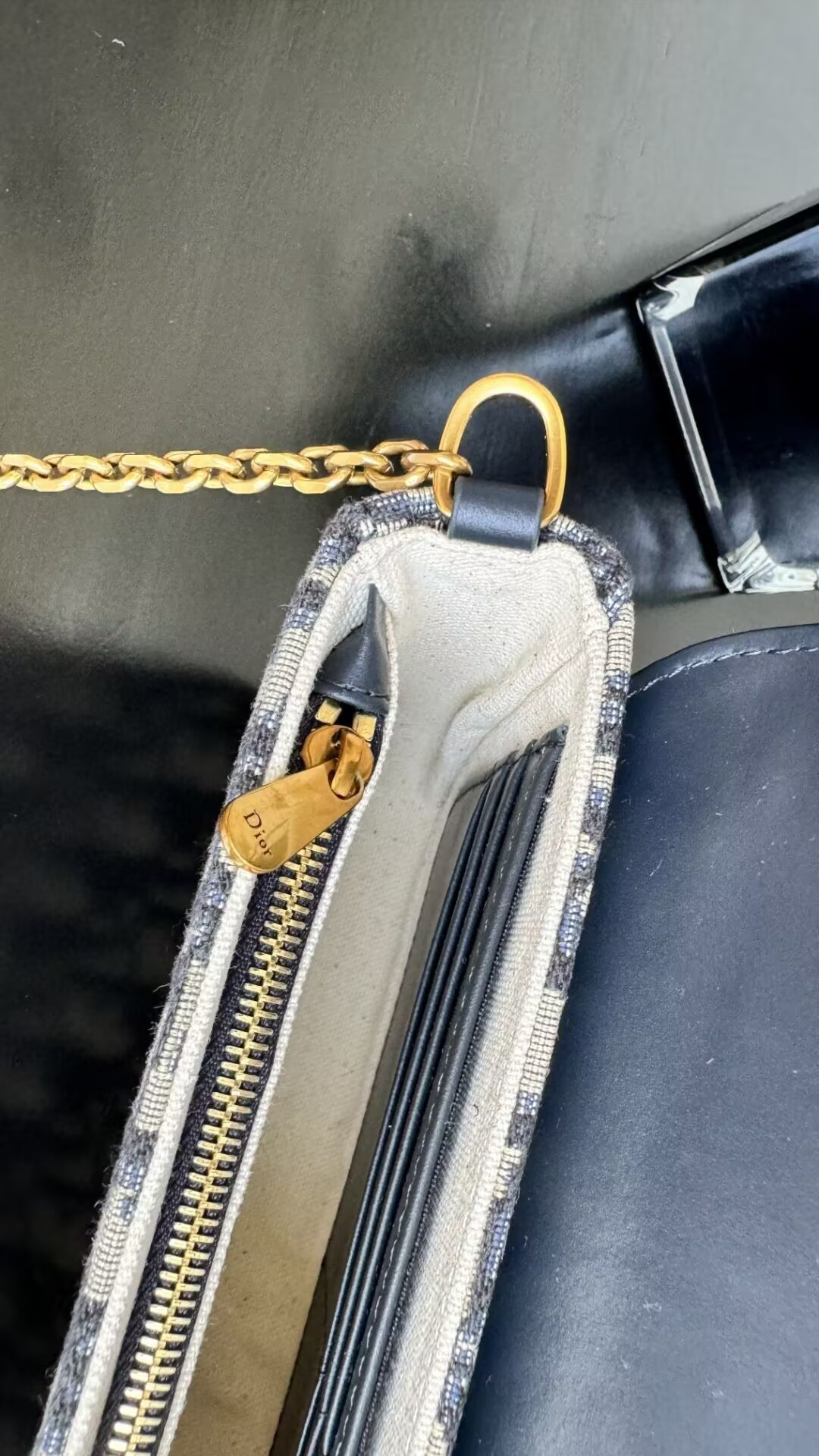 D10r Medium Saddle Pouch with Chain 21.5x13.5x4.5cm