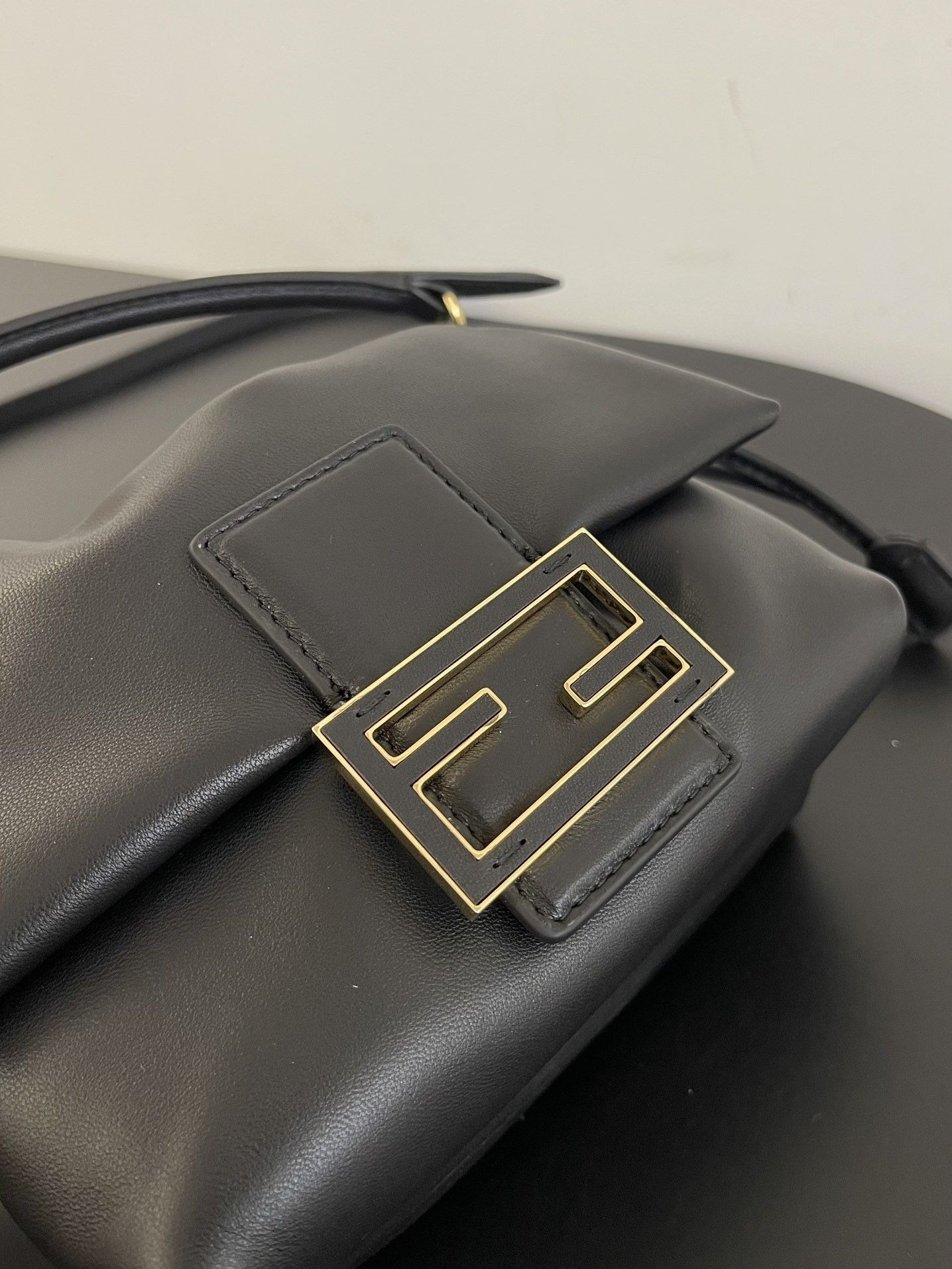 F**di Mamma Baguette Small 13x10x16cm