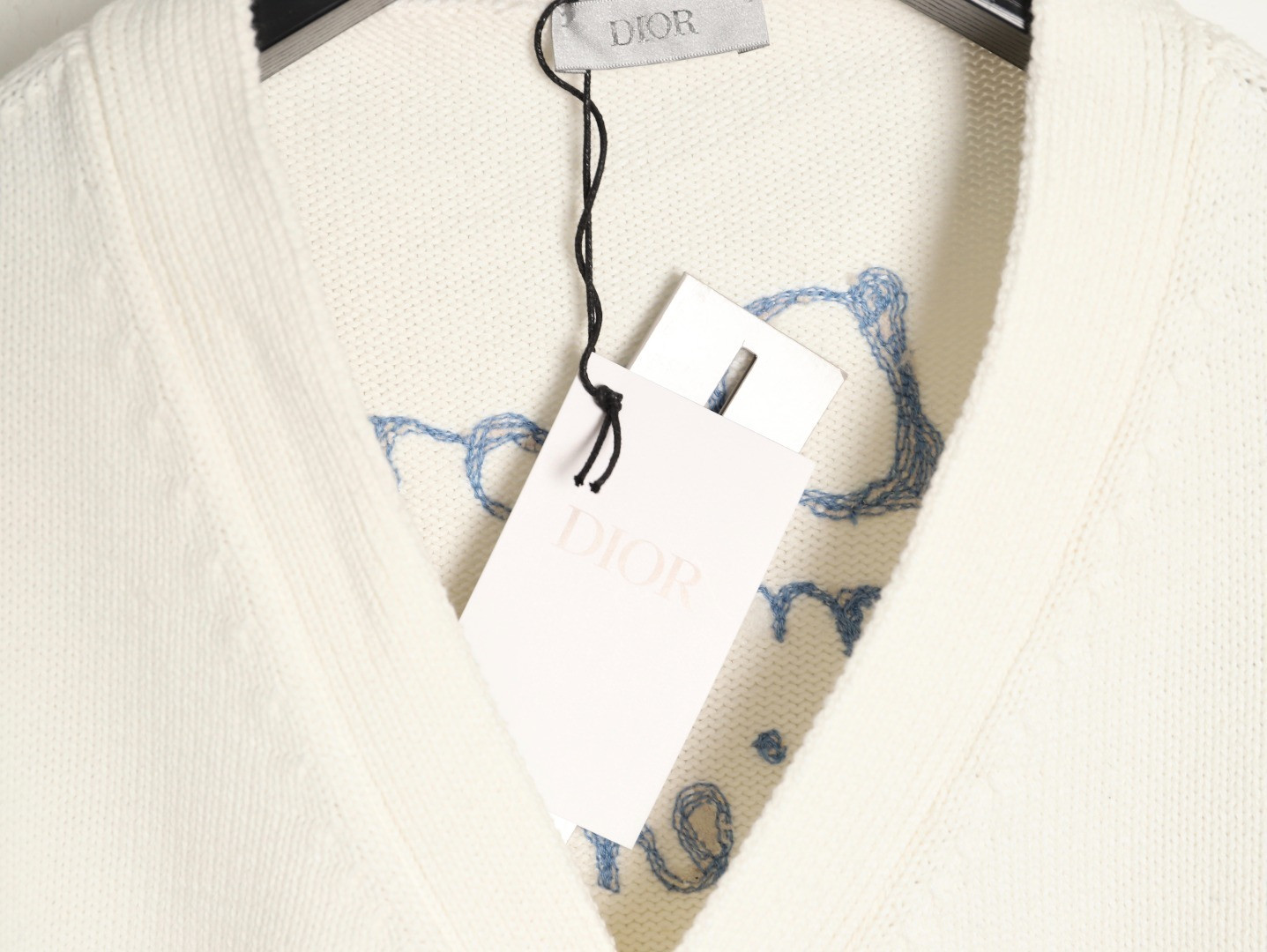 D10r Cardigan Sweaters