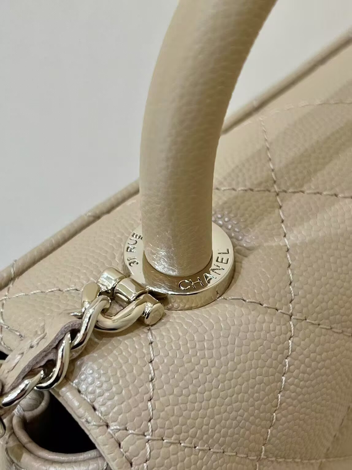 Ch**el coco handle nano 11.5x14.5x5.5cm