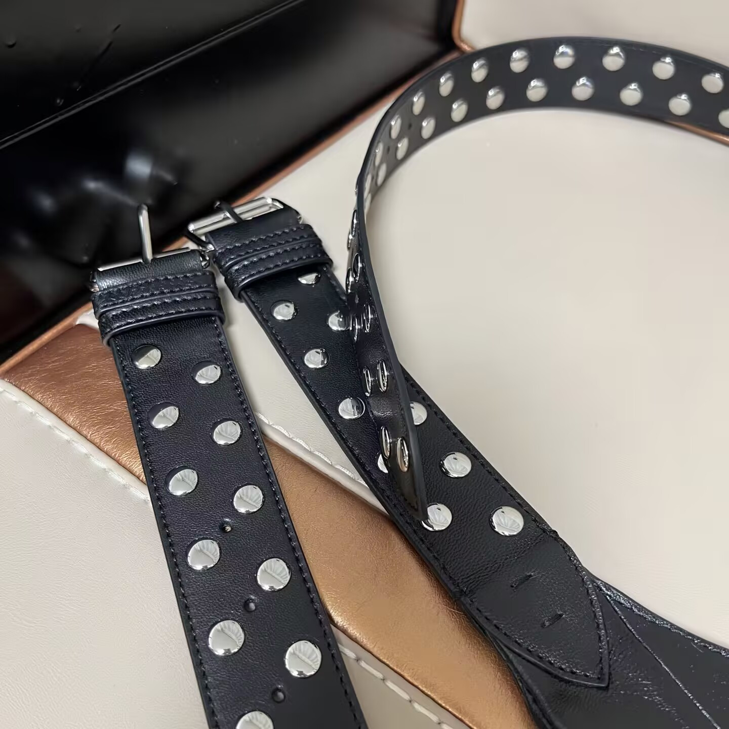 Valentino Garavani Hoboho Nappa Leather Hobo Bag 35x27x4cm