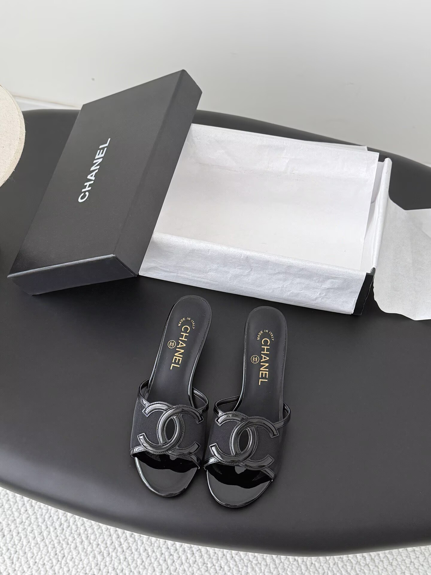 ua Ch**el sandals 4.5cm heel