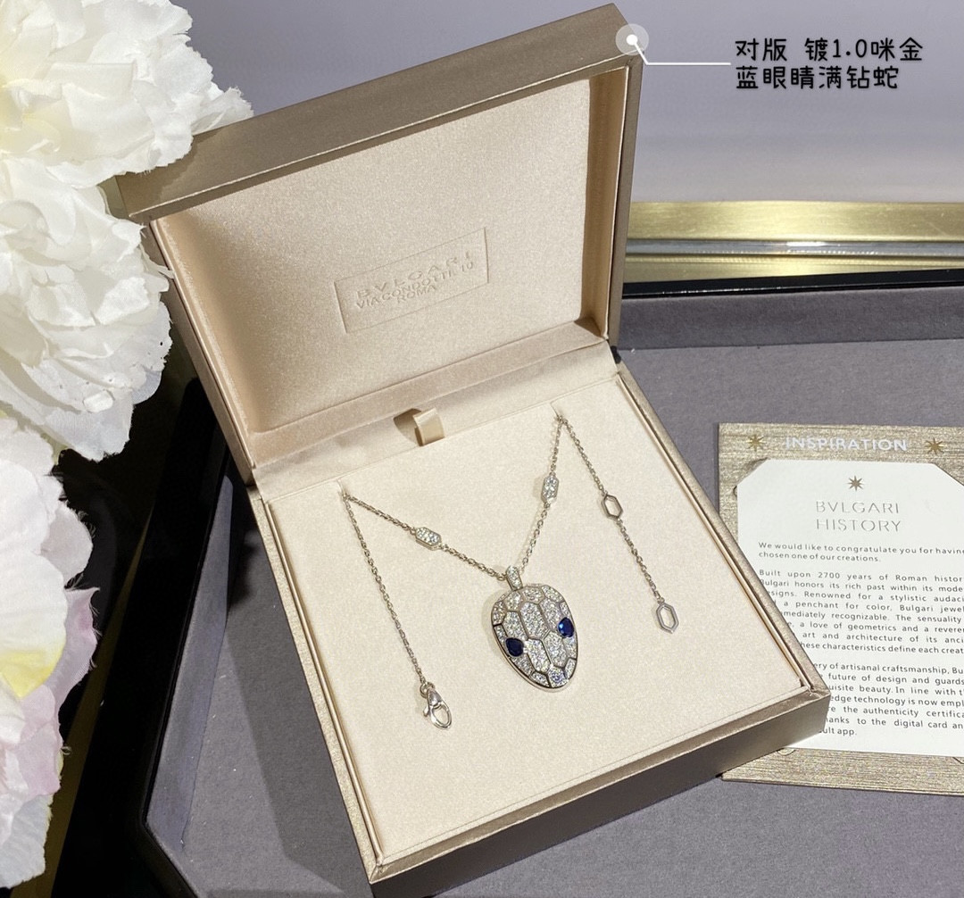 Bv1g*ai Full of snakes Necklace